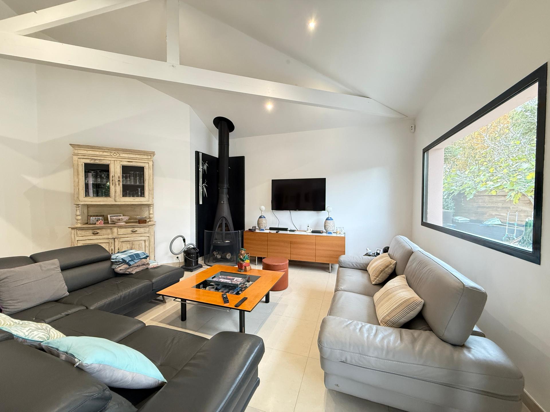 Photo 6 of the listing.