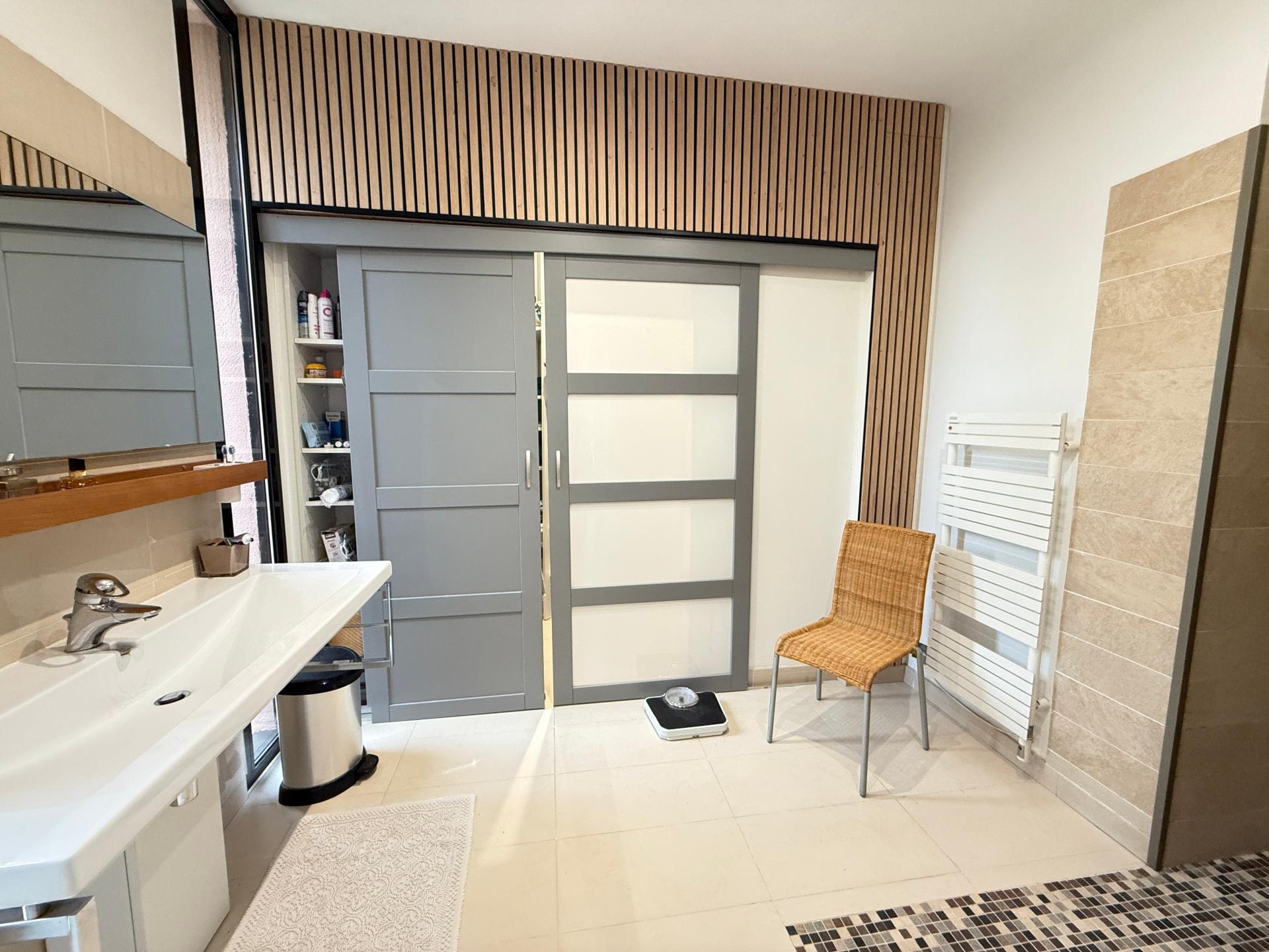 Photo 14 of the listing.