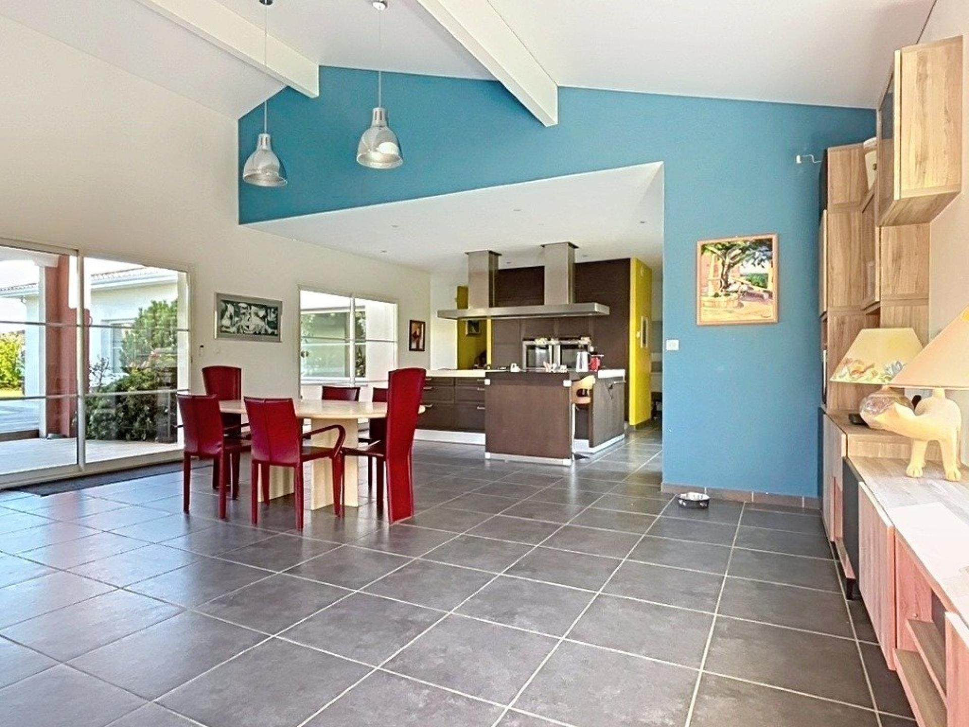 Photo 7 of the listing.