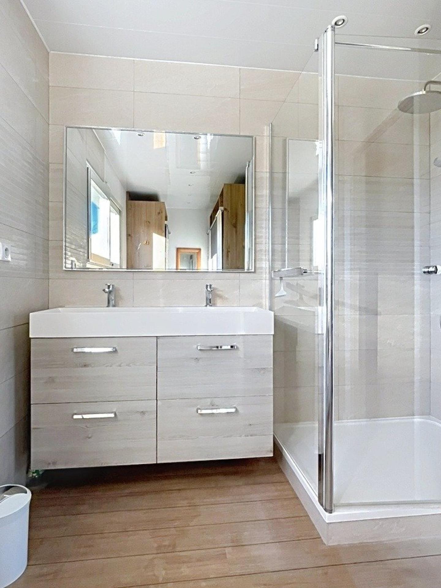 Photo 11 of the listing.