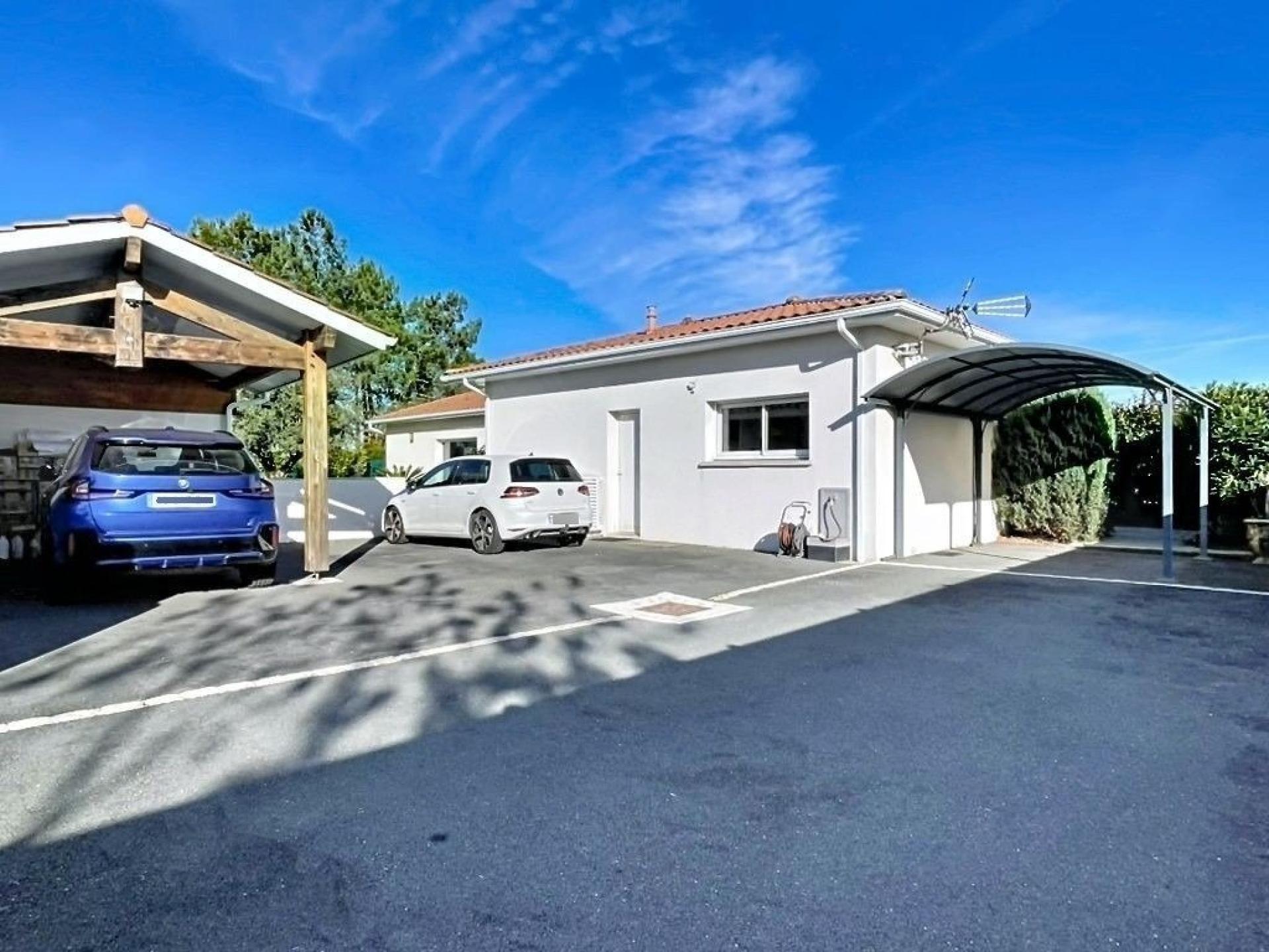 Photo 4 of the listing.