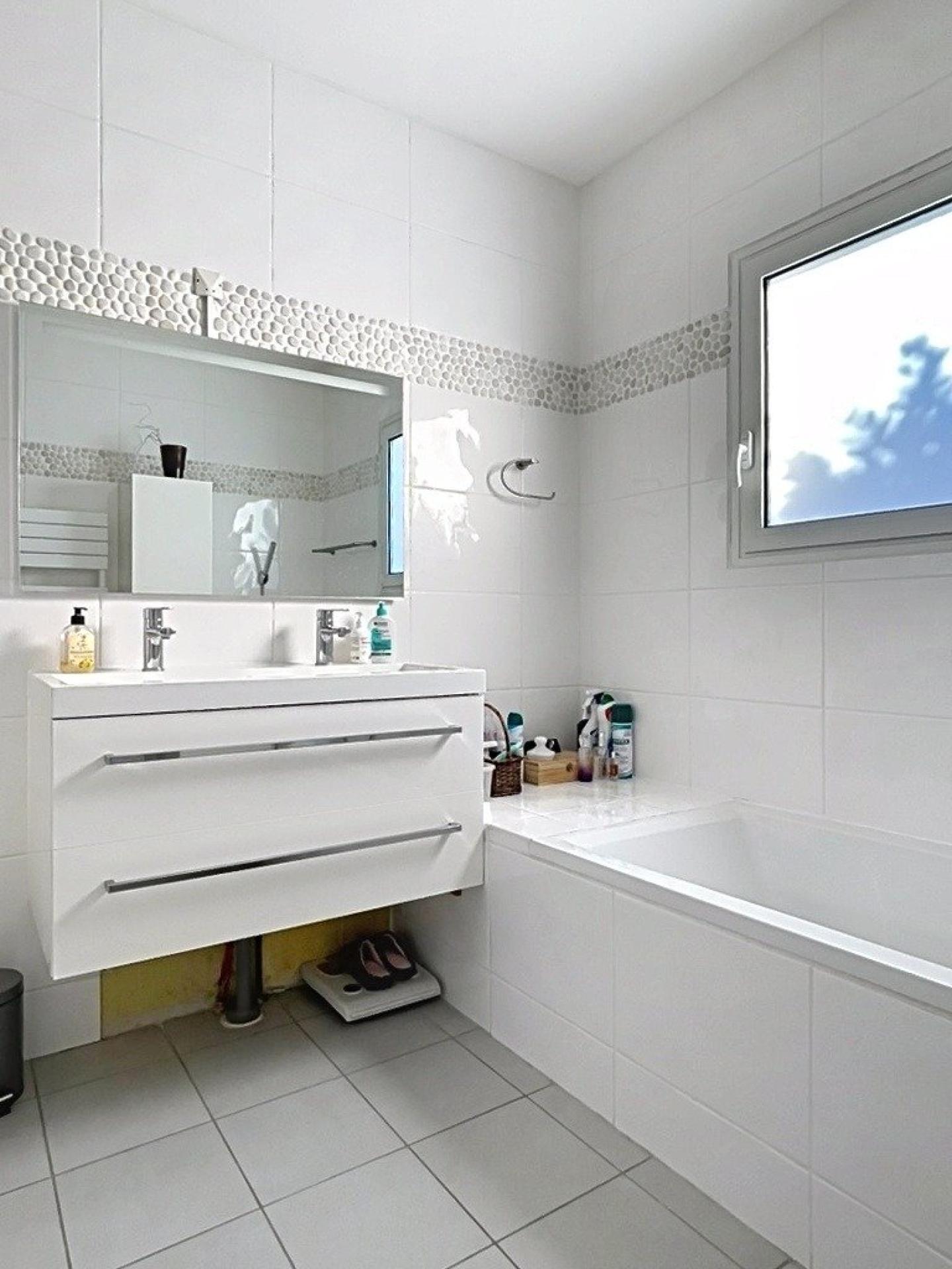 Photo 12 of the listing.