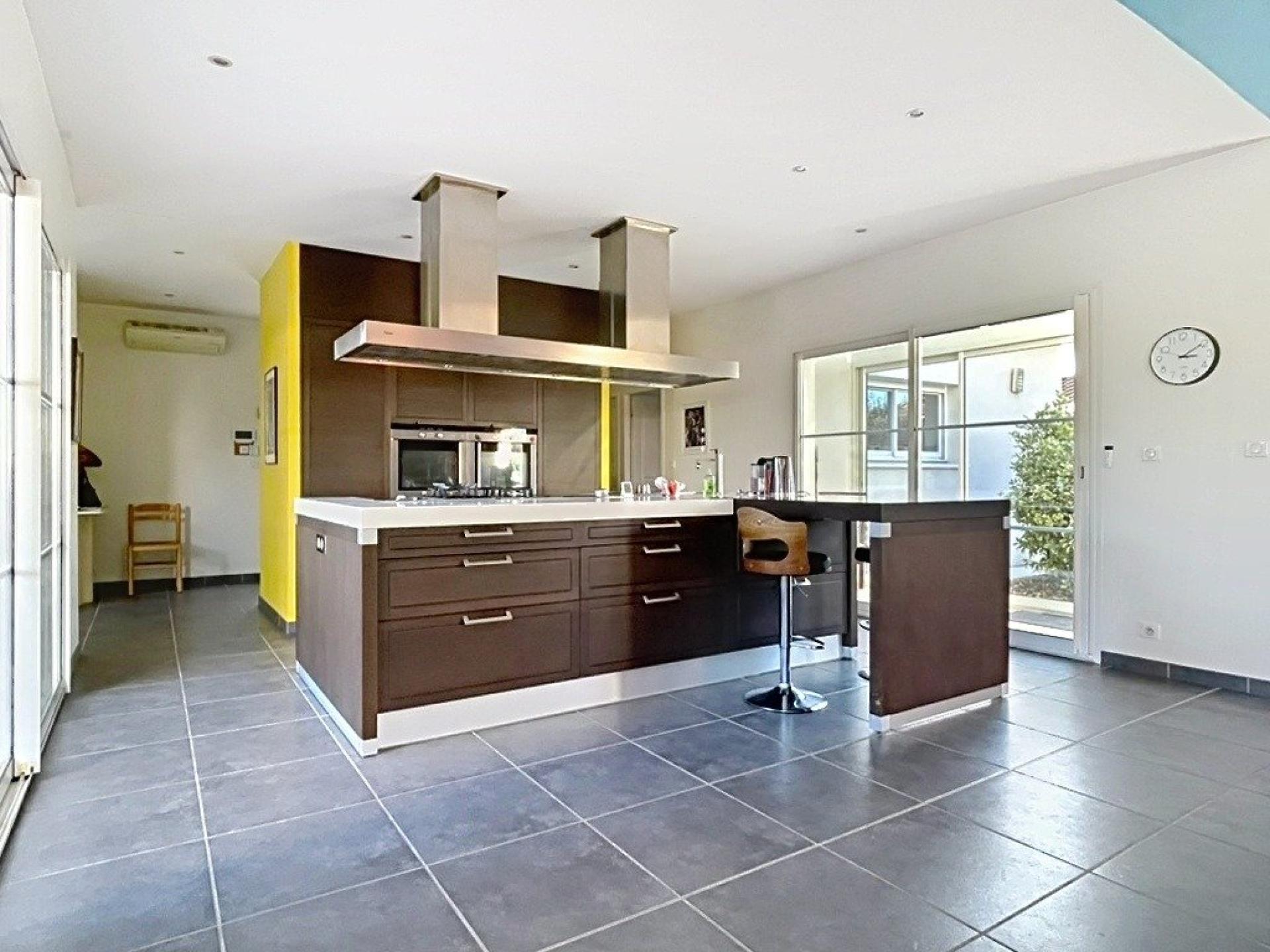 Photo 10 of the listing.