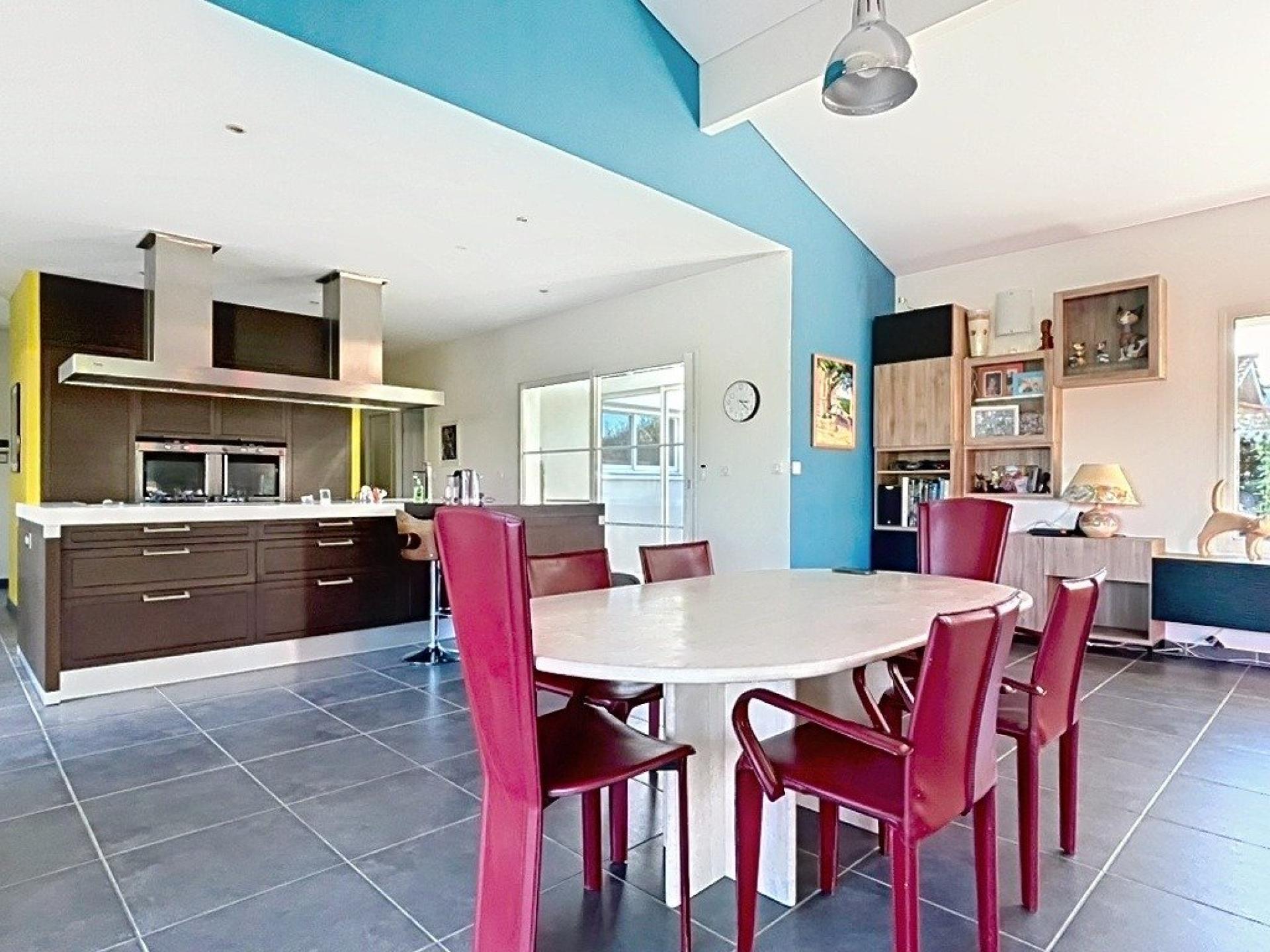 Photo 9 of the listing.