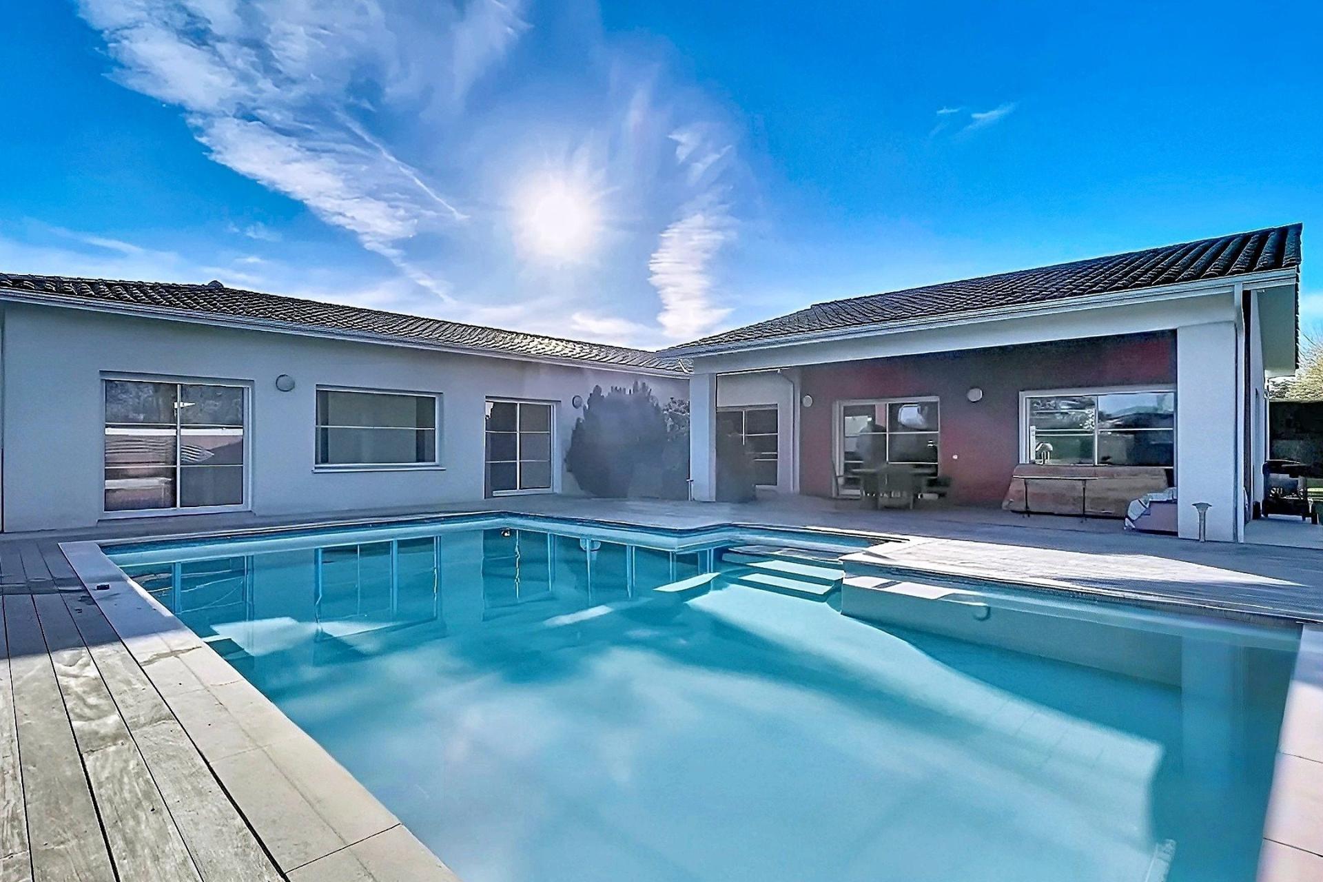 Photo 3 of the listing.