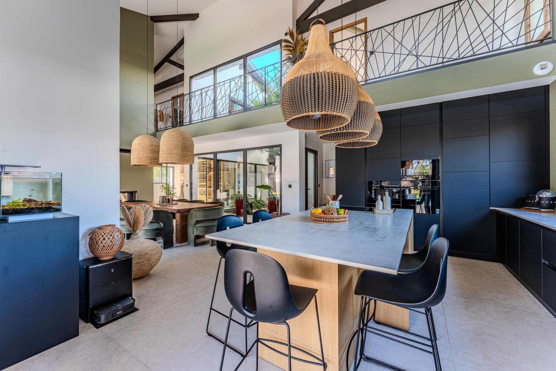 Photo 8 of the listing.