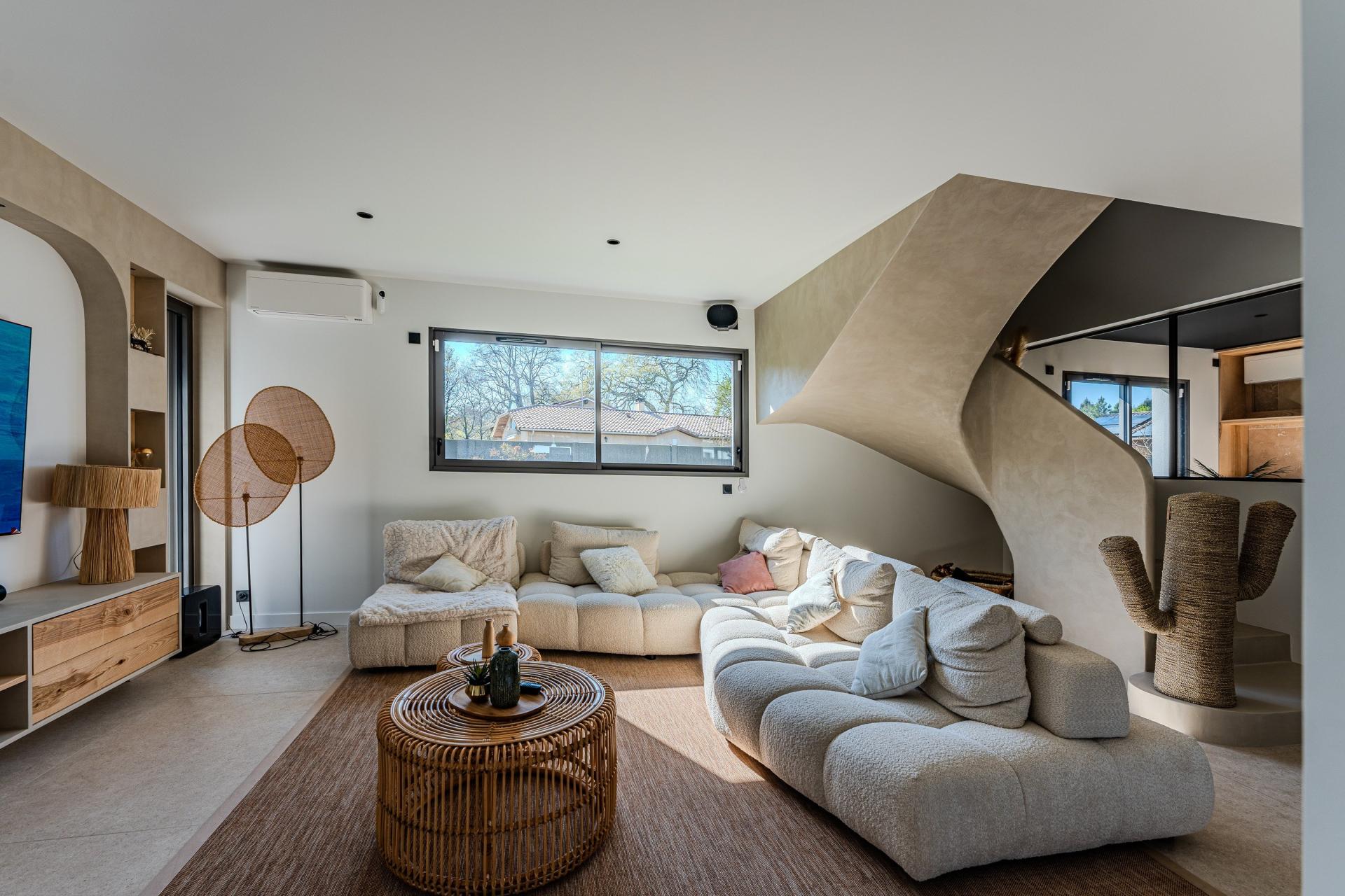 Photo 3 of the listing.