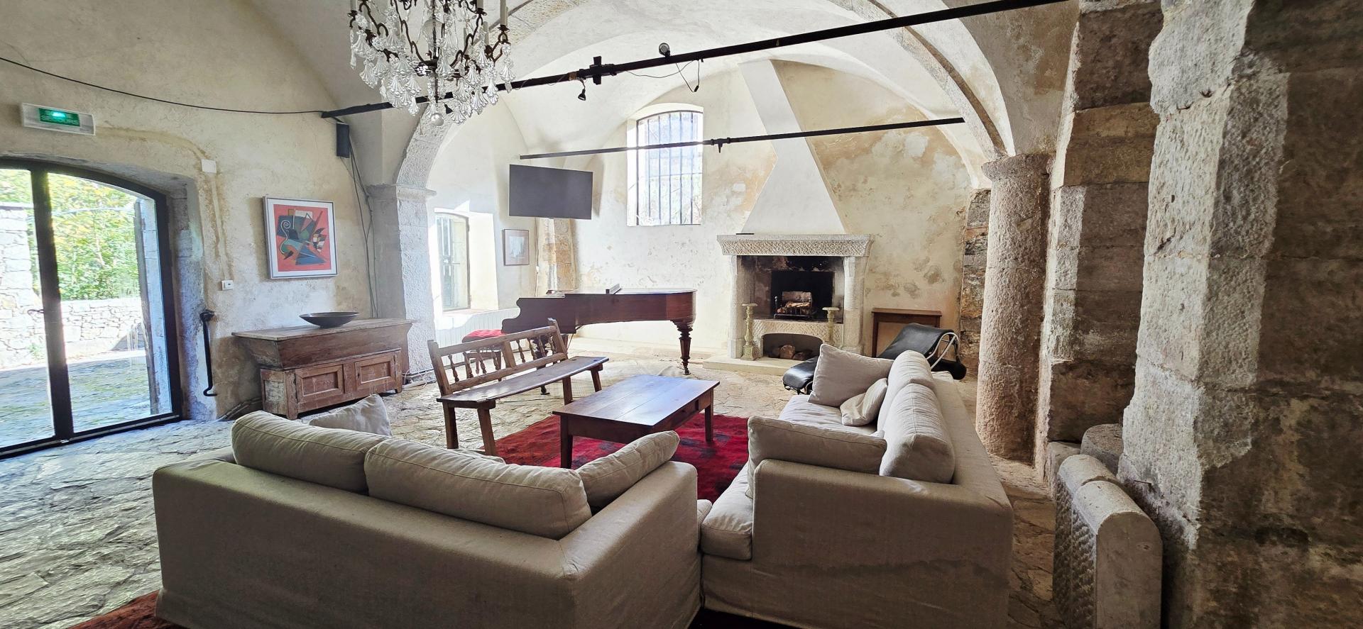 Photo 18 of the listing.