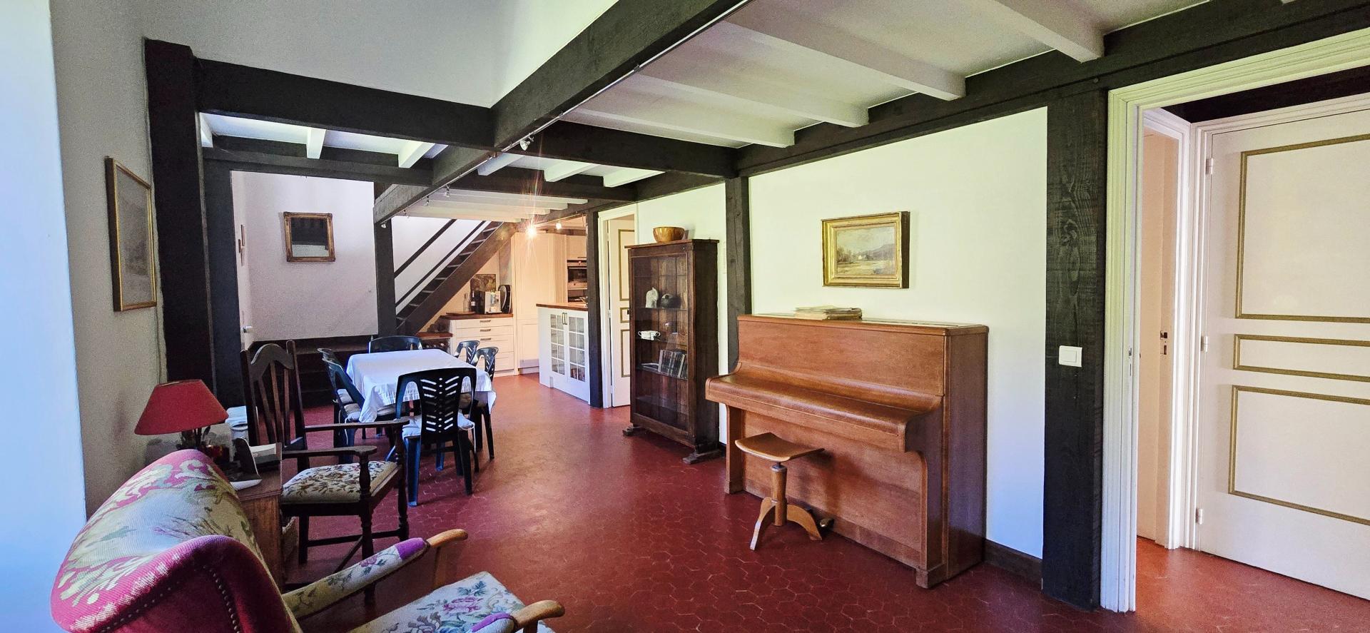 Photo 7 of the listing.