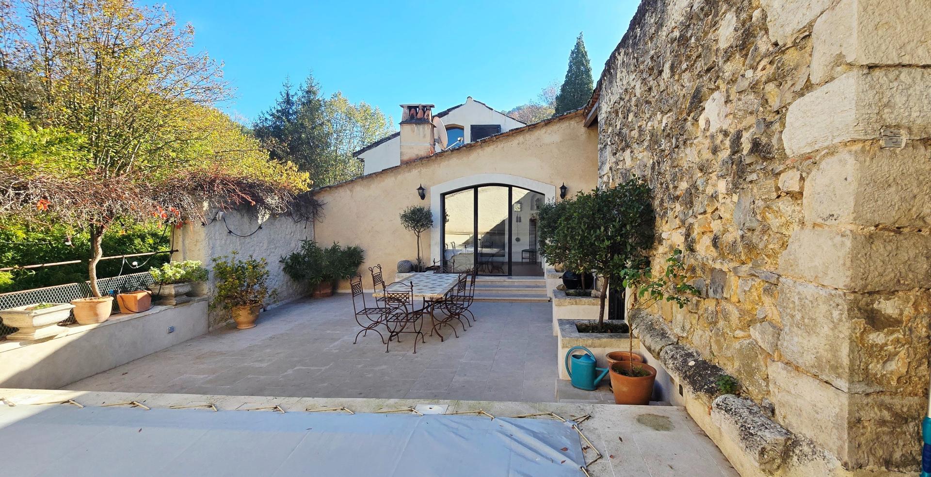 Photo 4 of the listing.