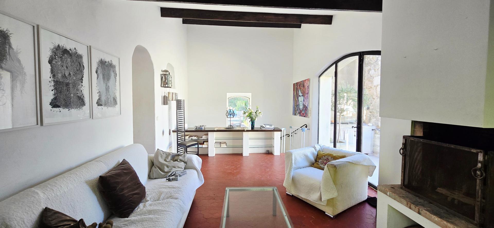 Photo 6 of the listing.