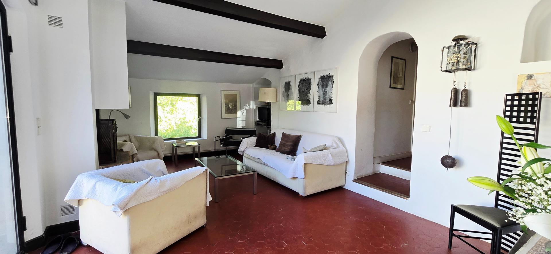 Photo 5 of the listing.