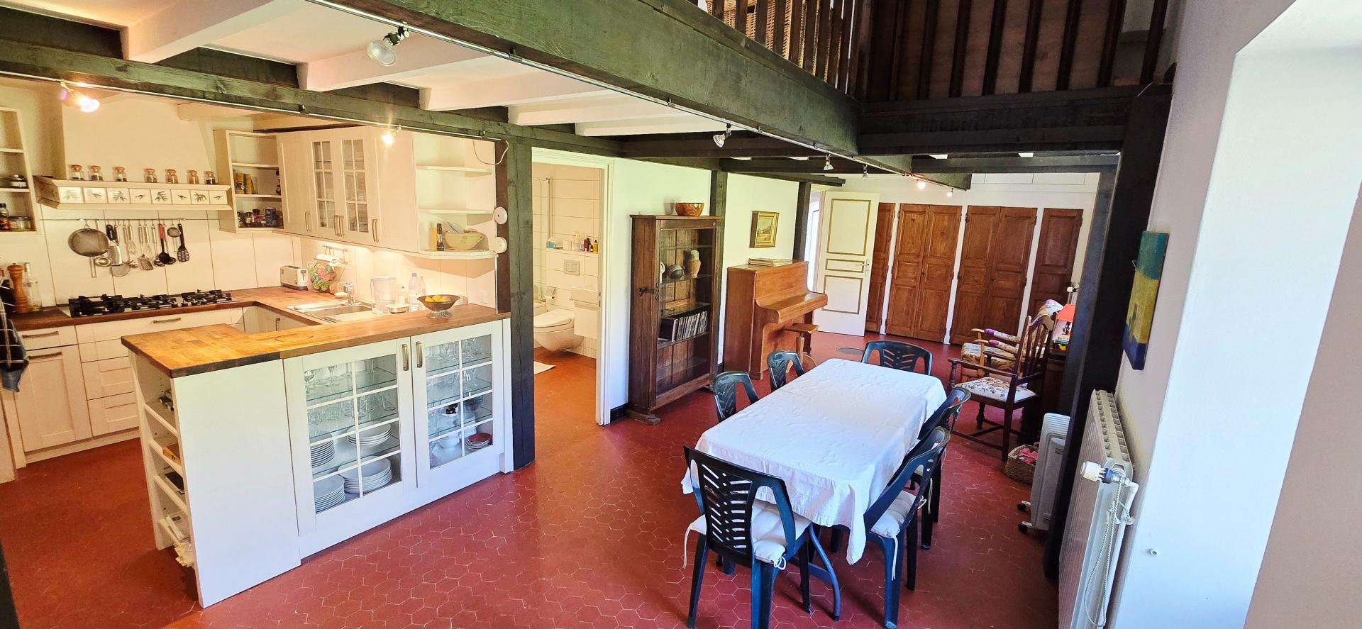 Photo 8 of the listing.