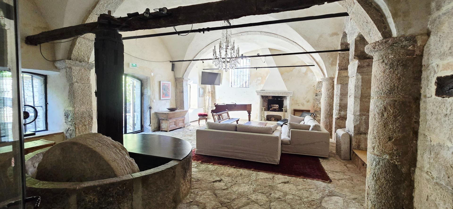 Photo 19 of the listing.