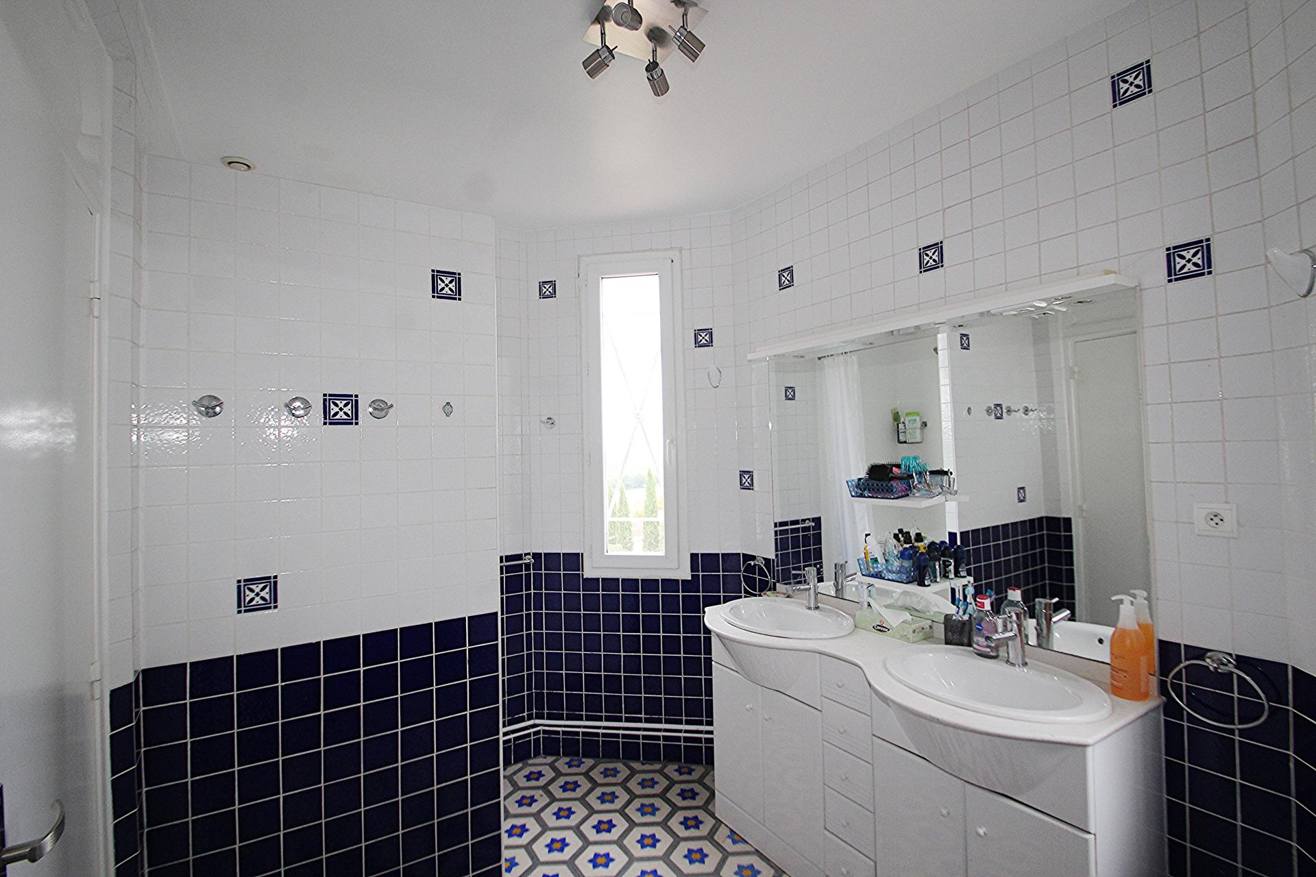 Photo 18 of the listing.