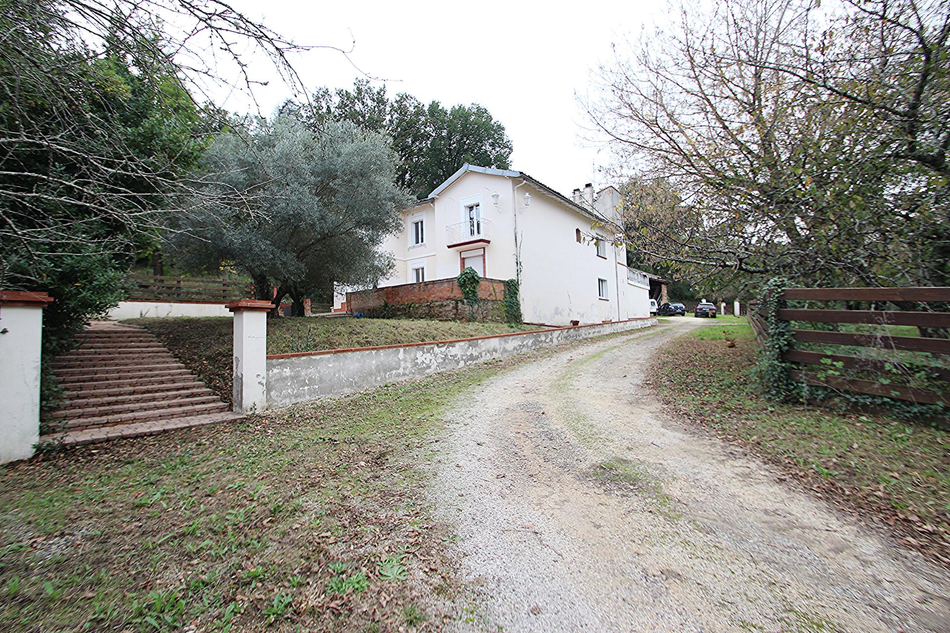 Photo 3 of the listing.