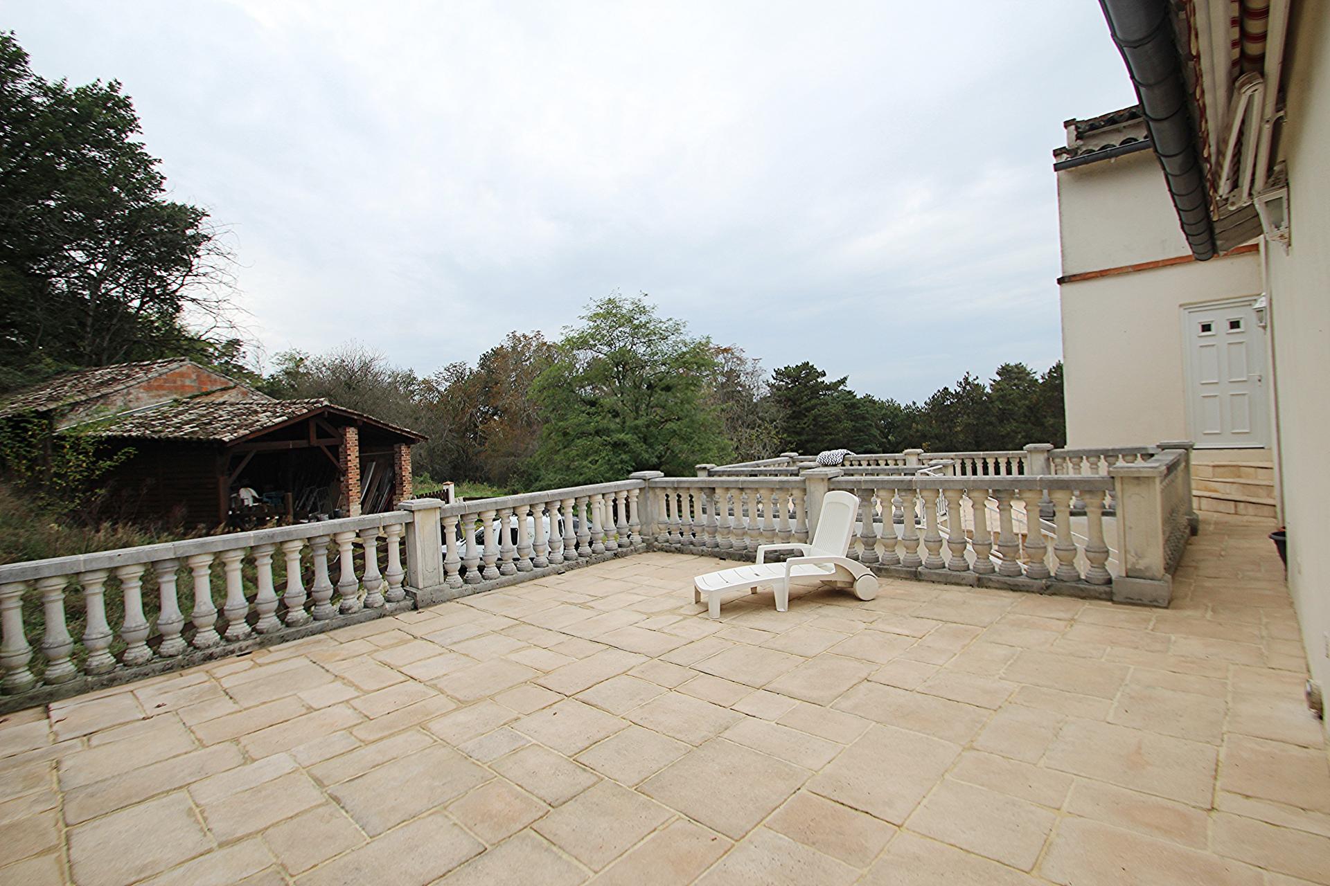 Photo 6 of the listing.