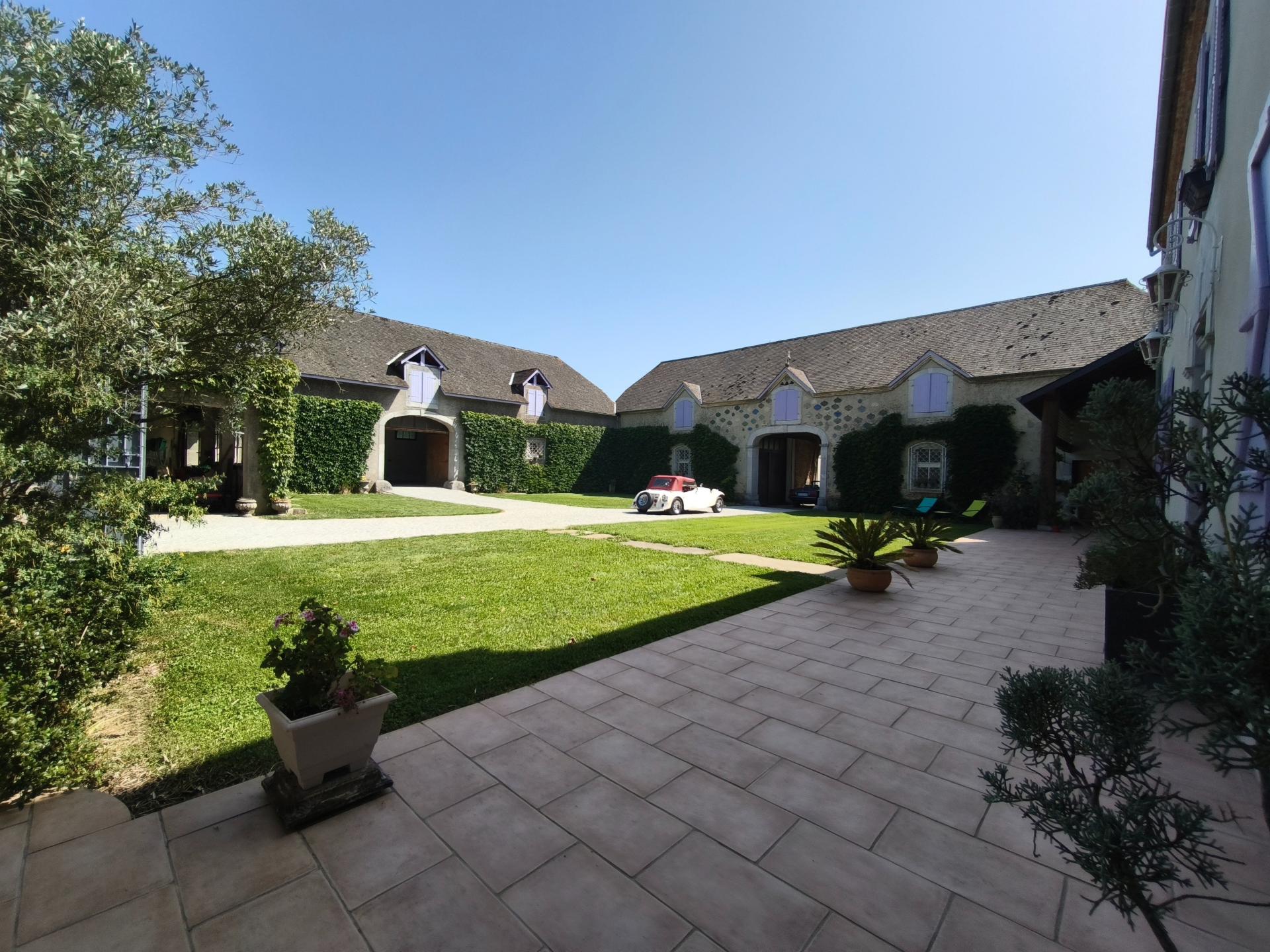 Photo 10 of the listing.