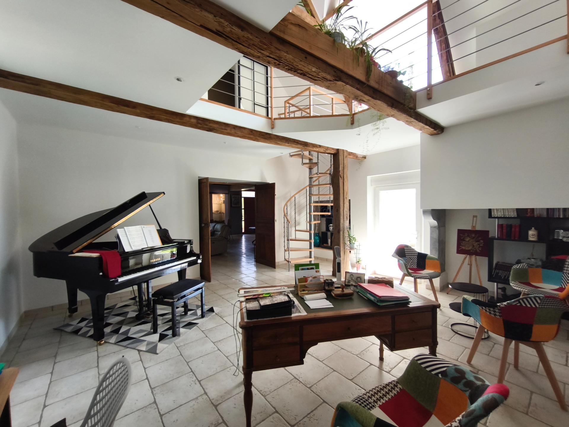 Photo 8 of the listing.