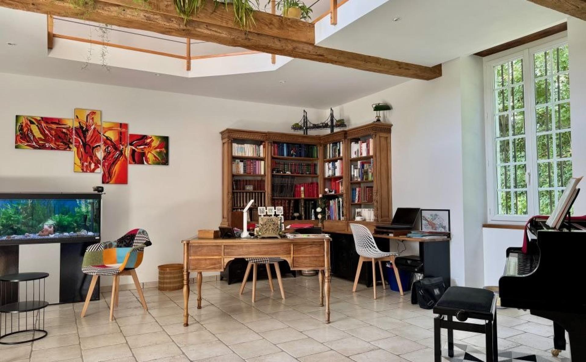 Photo 7 of the listing.