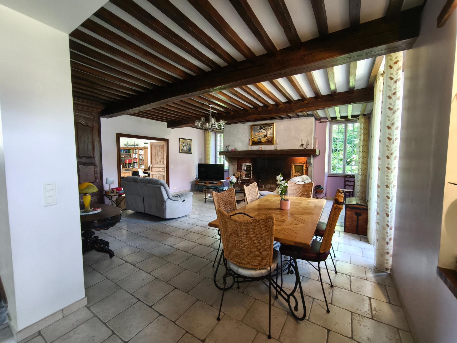 Photo 6 of the listing.