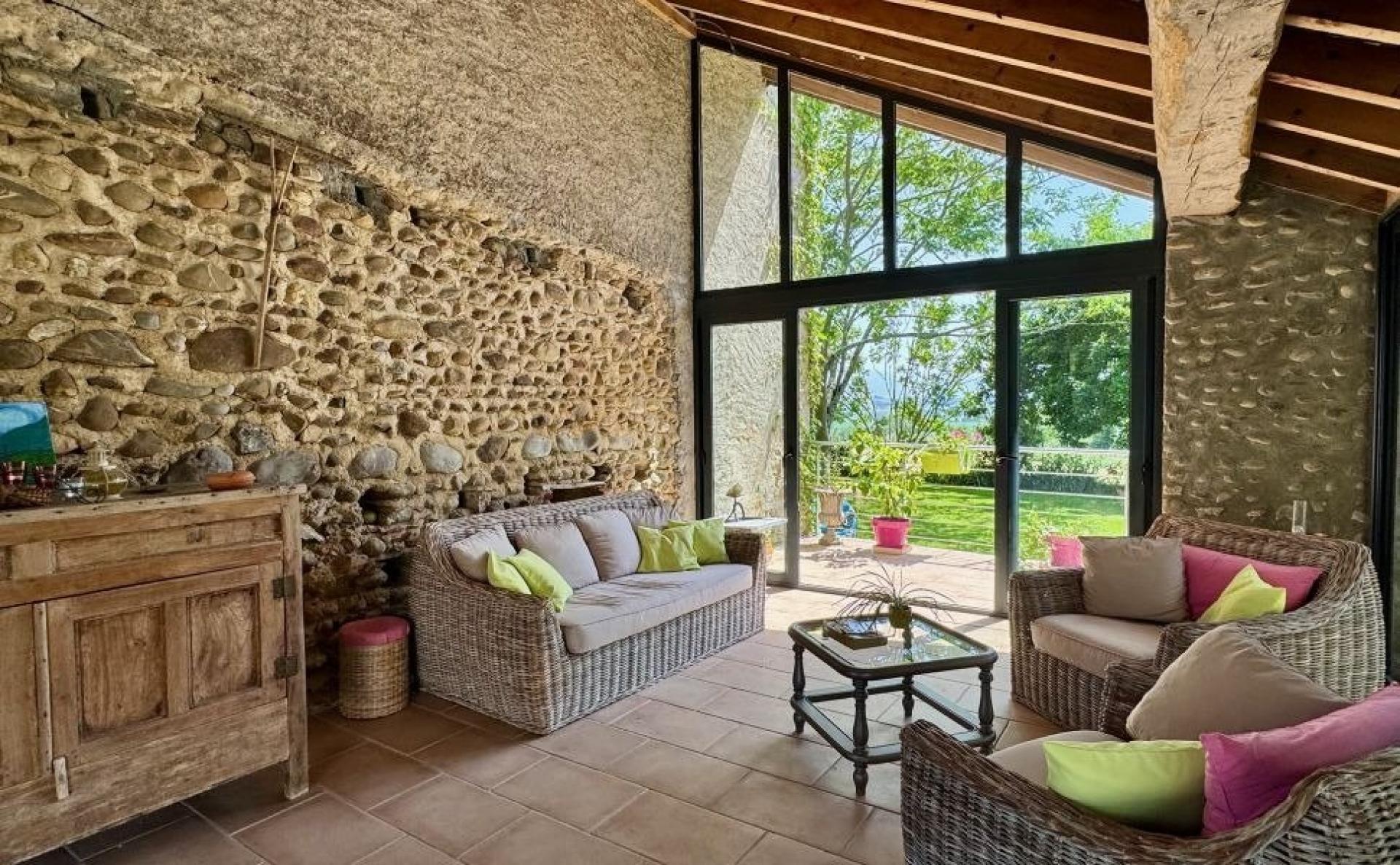 Photo 11 of the listing.