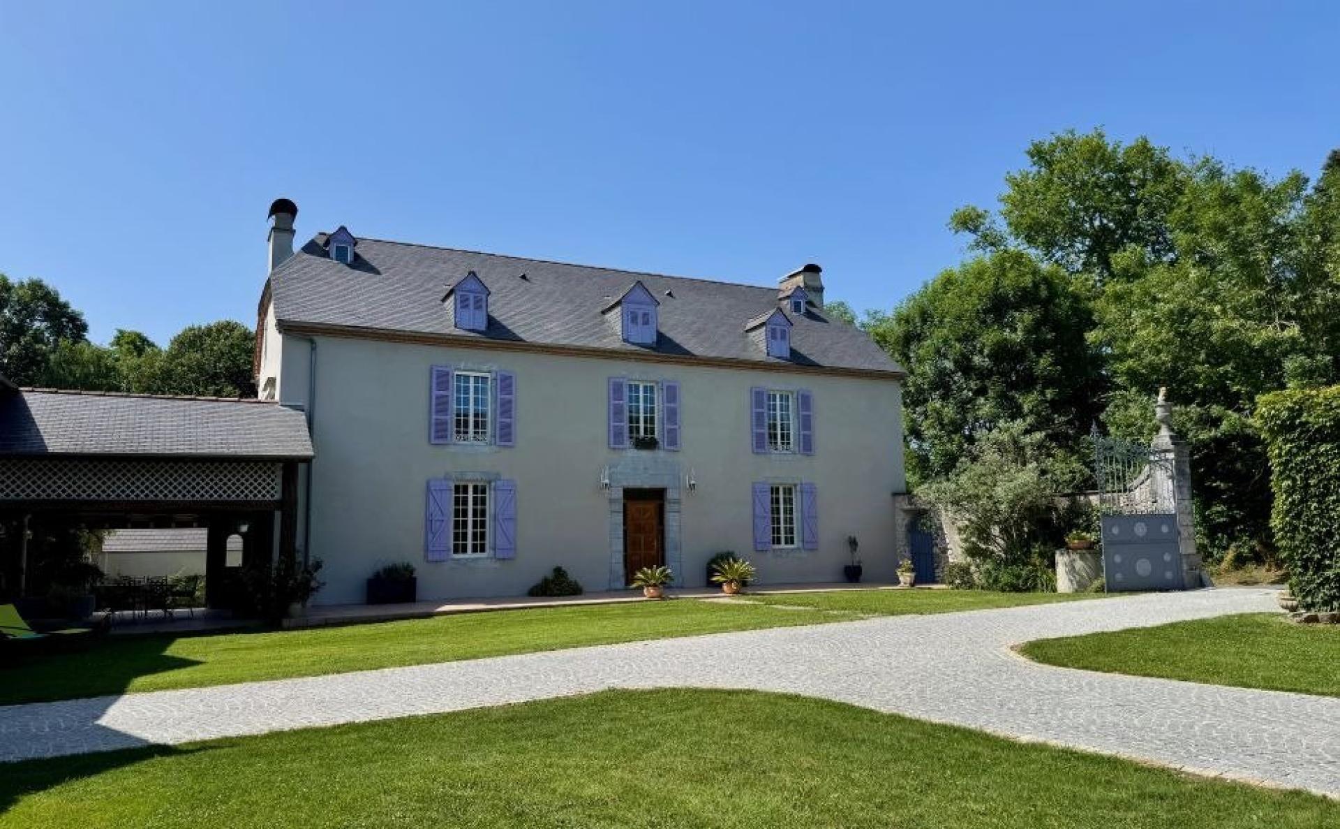 Photo 14 of the listing.