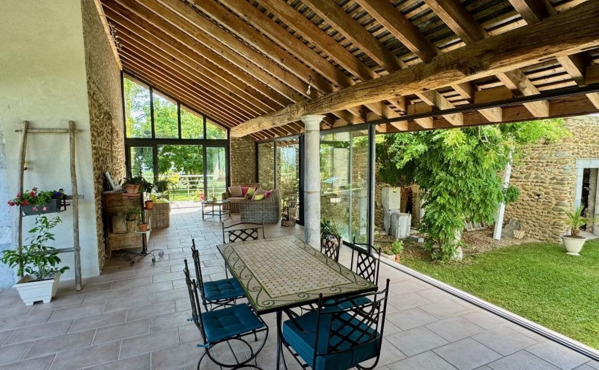 Photo 3 of the listing.