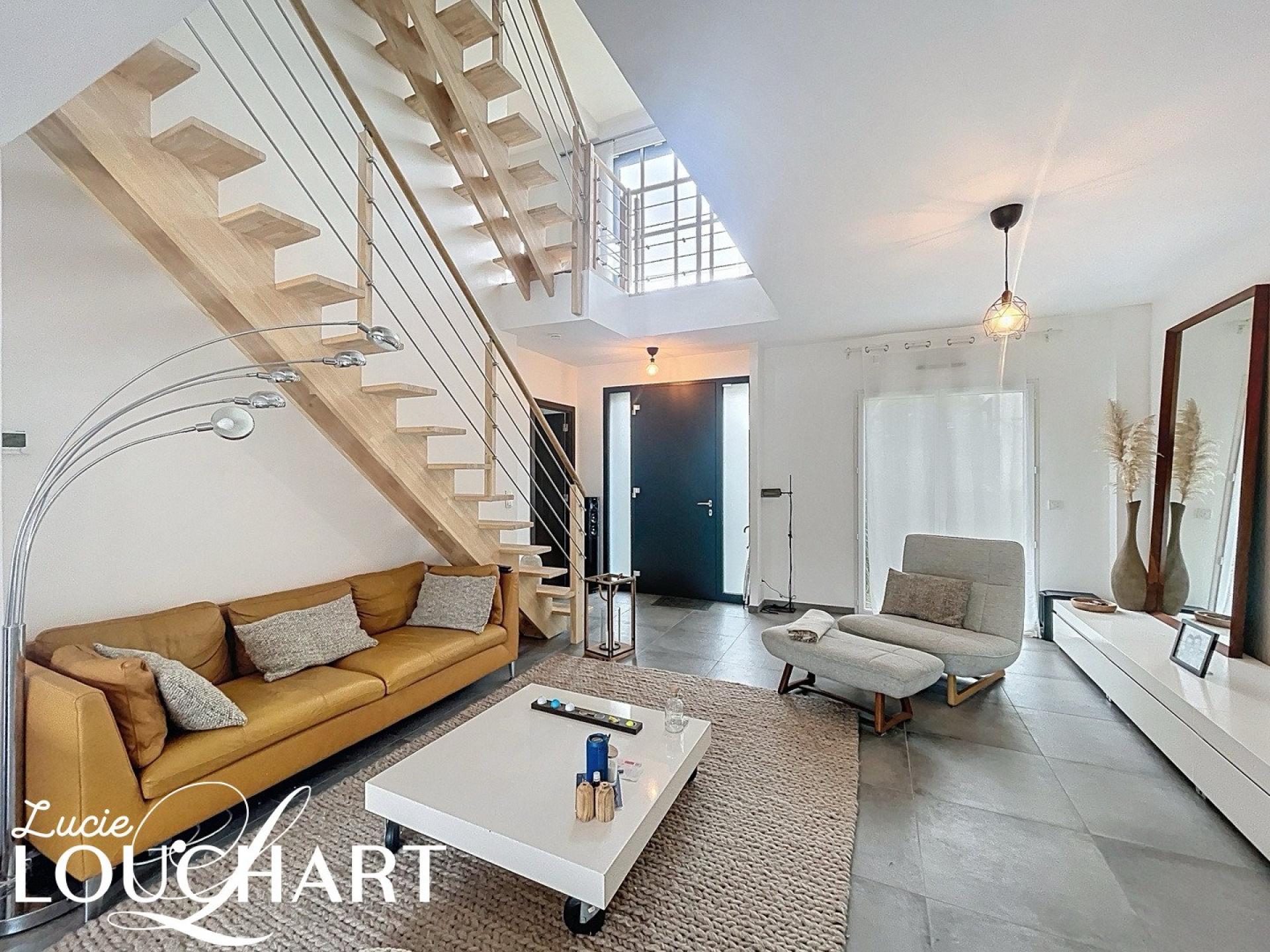 Photo 6 of the listing.