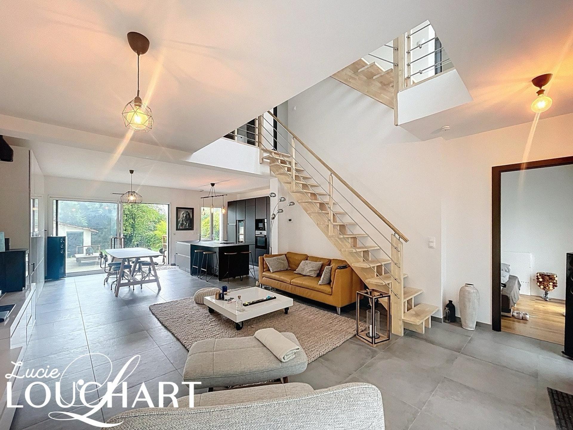 Photo 4 of the listing.