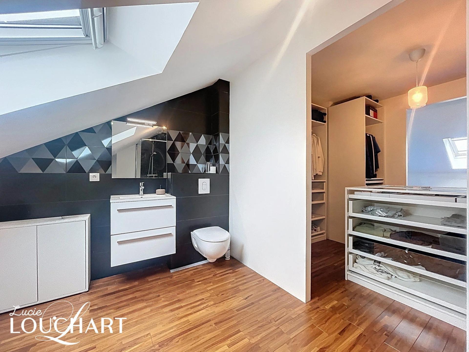 Photo 11 of the listing.