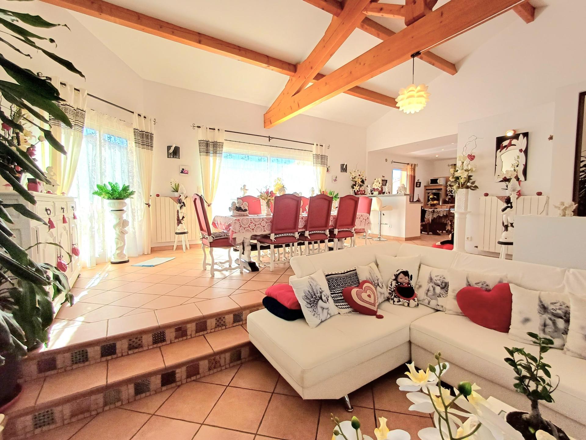 Photo 5 of the listing.