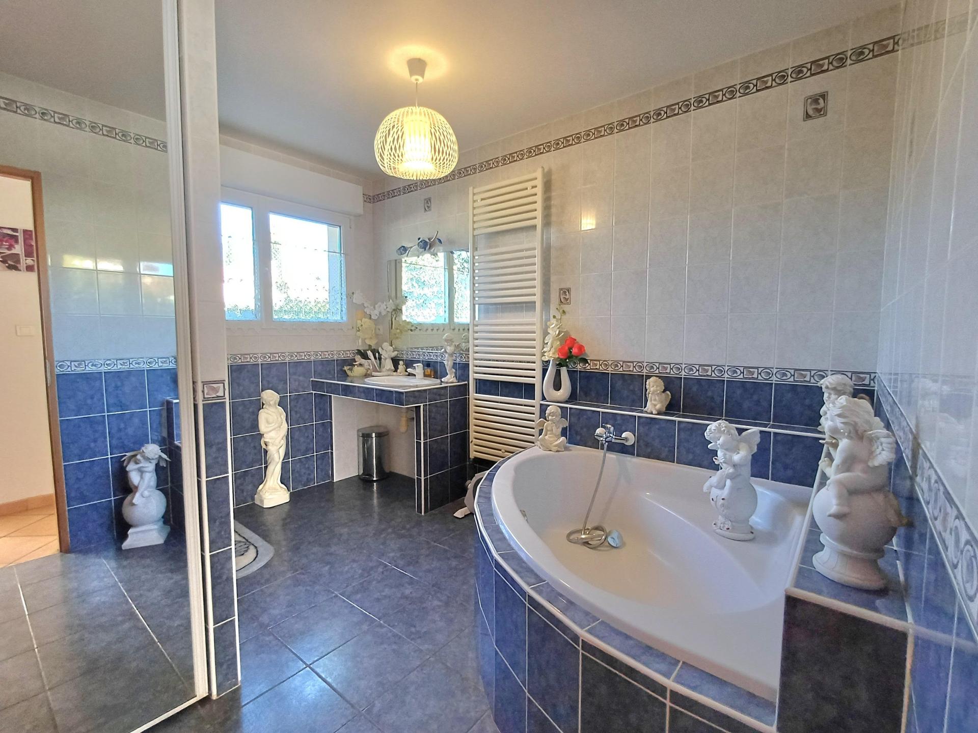 Photo 13 of the listing.