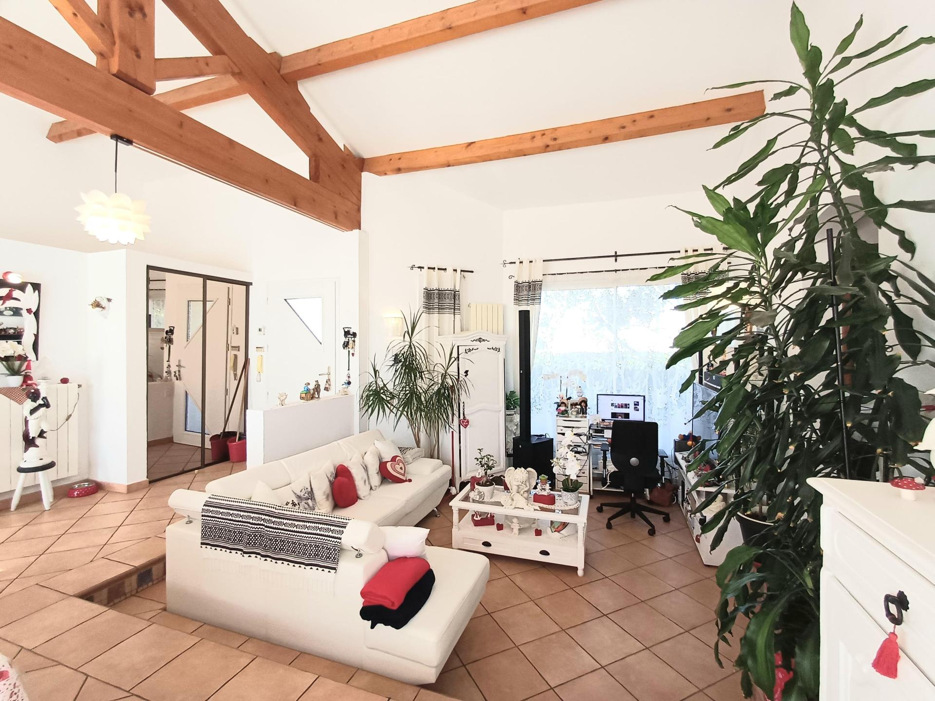 Photo 6 of the listing.