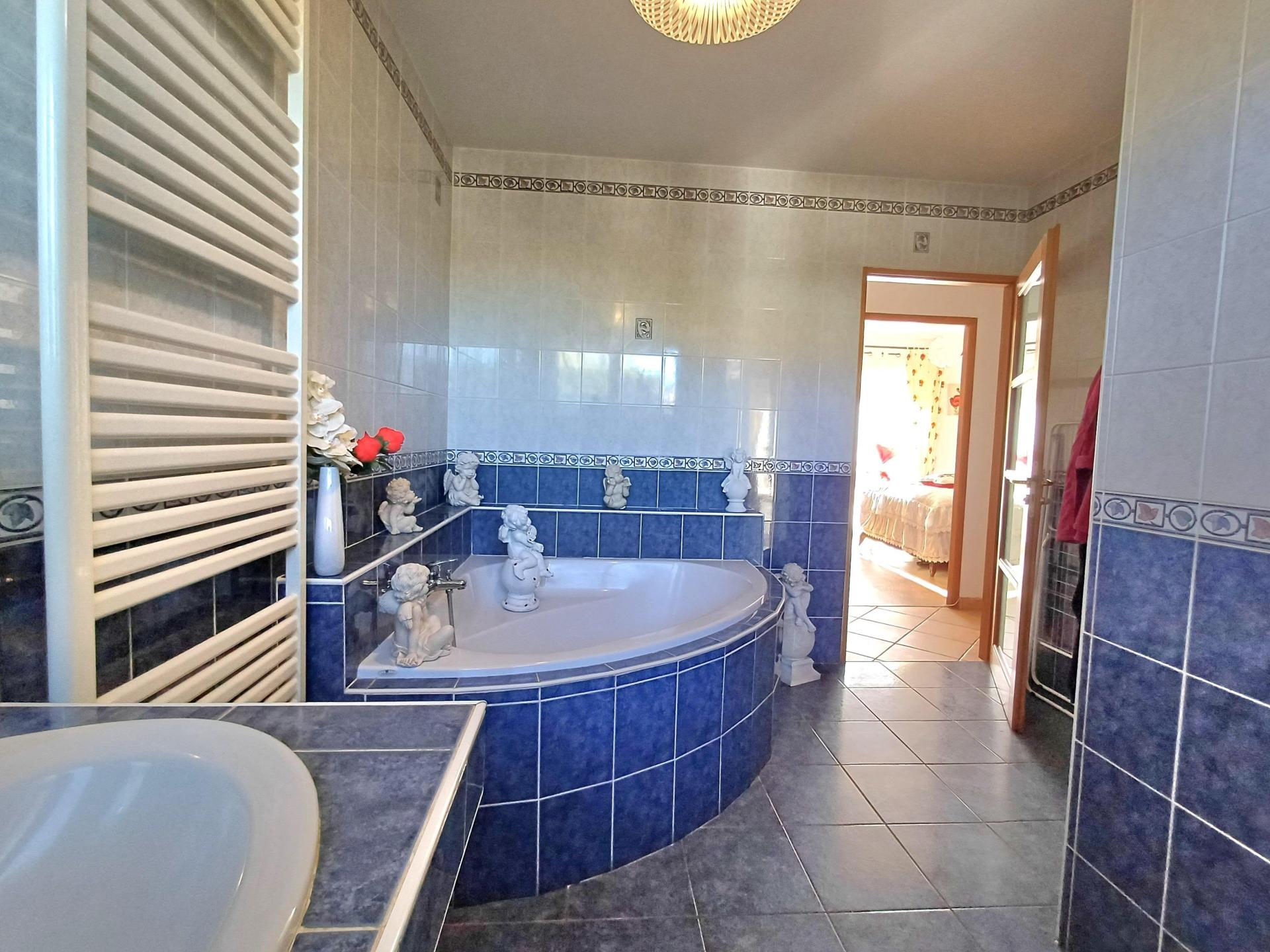 Photo 14 of the listing.