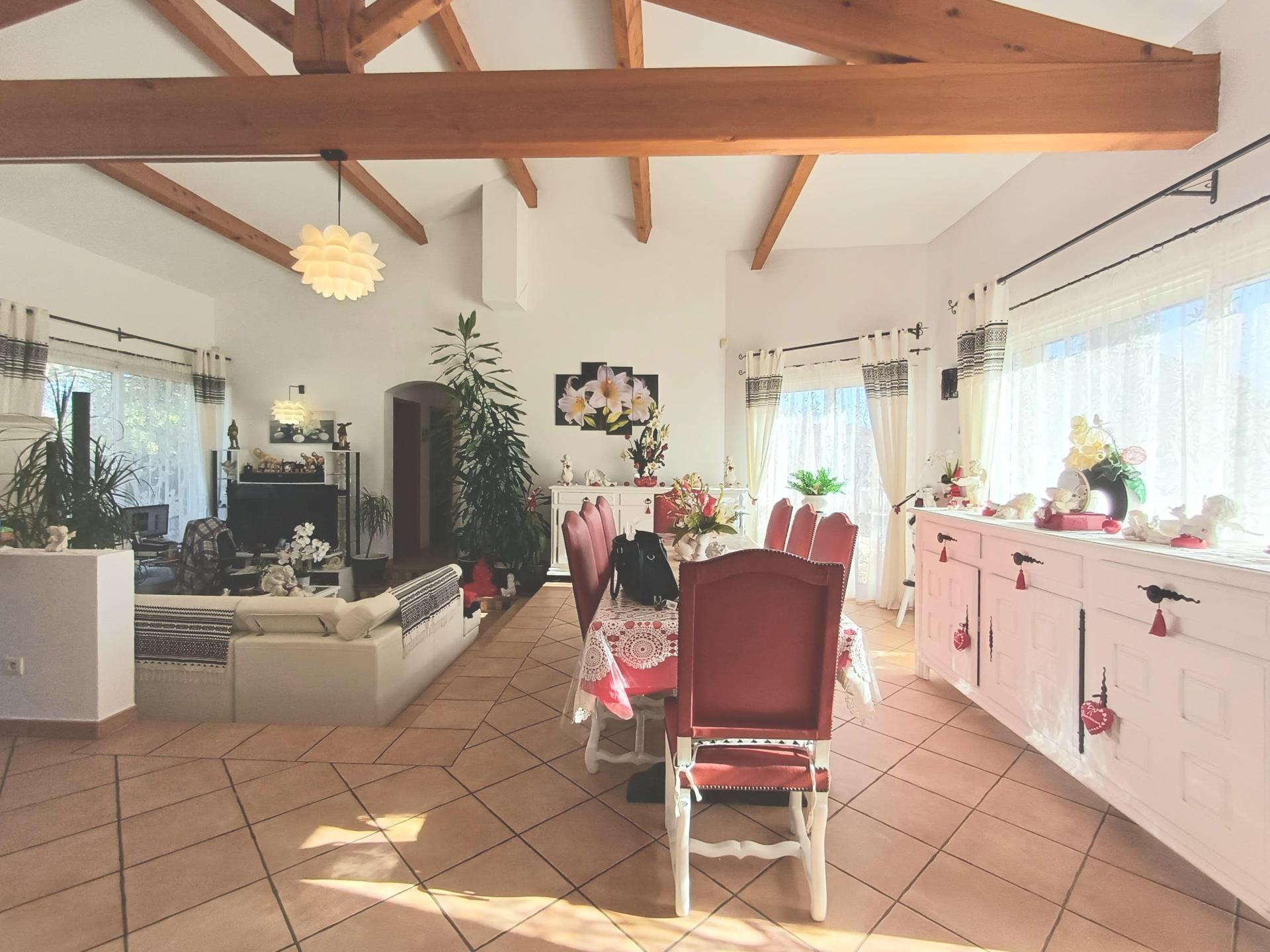 Photo 4 of the listing.