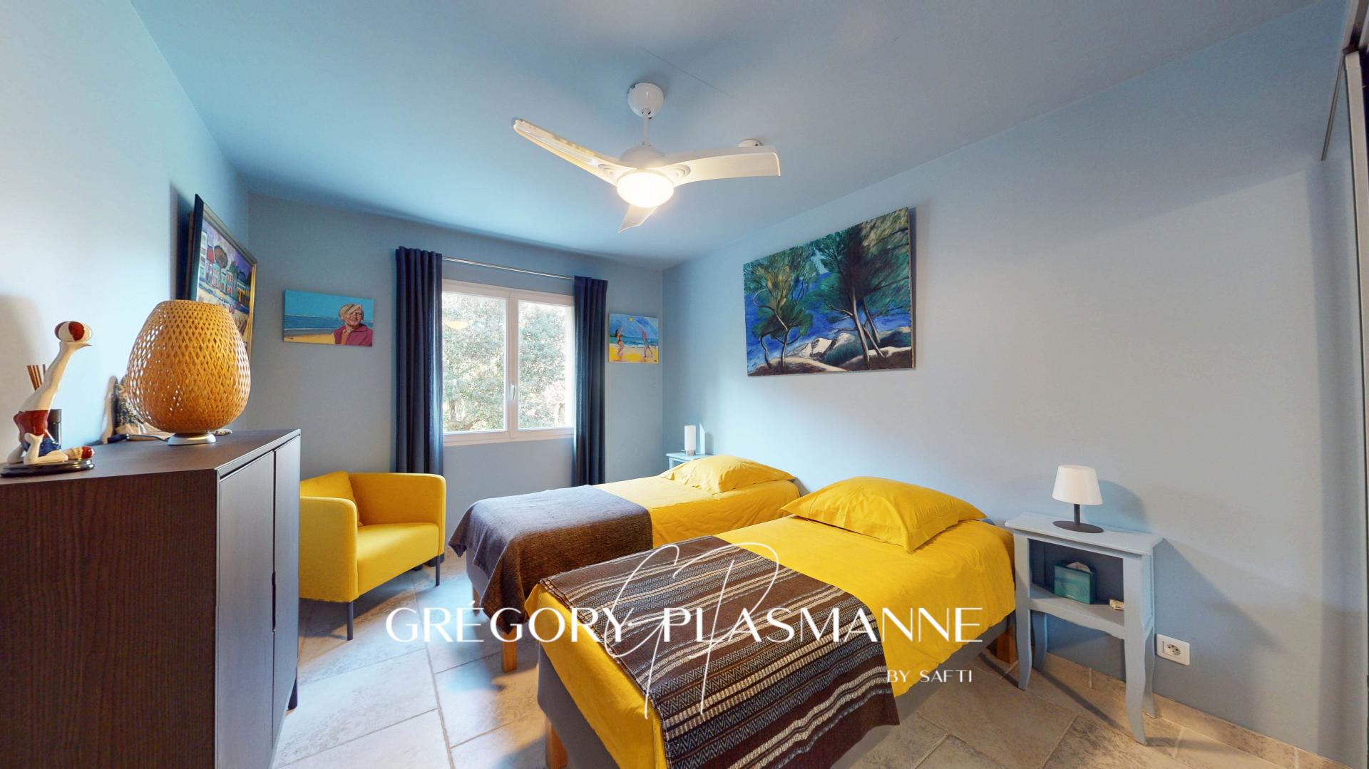 Photo 8 of the listing.