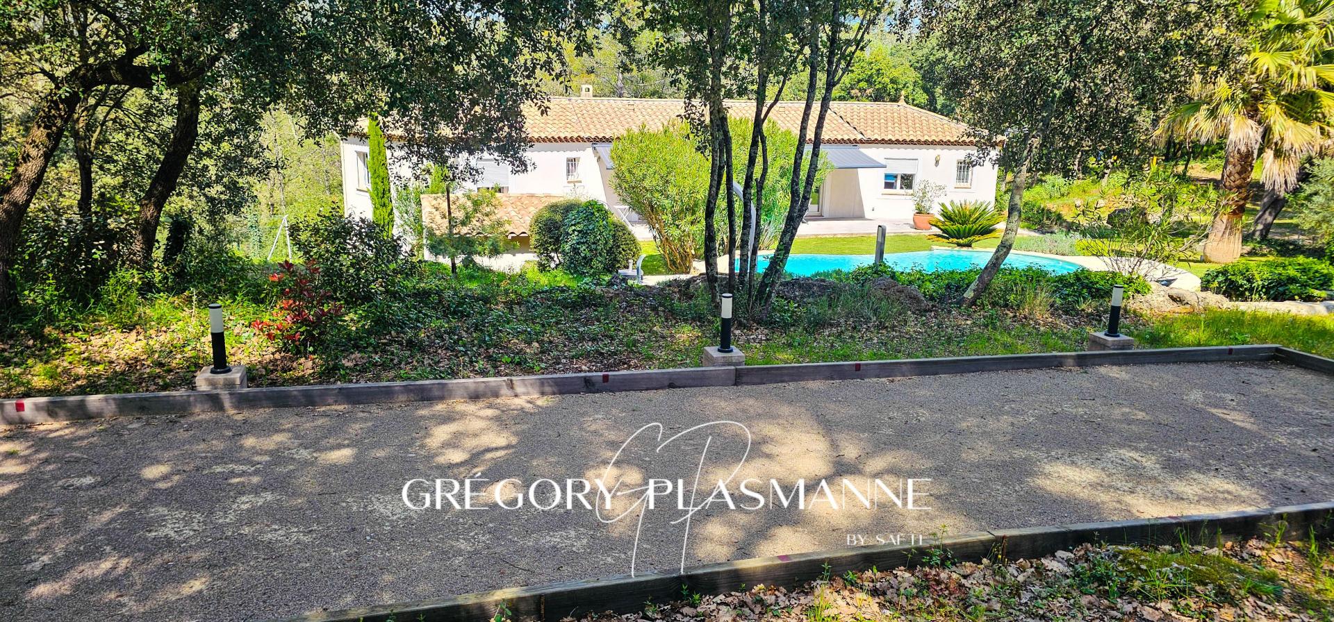 Photo 14 of the listing.