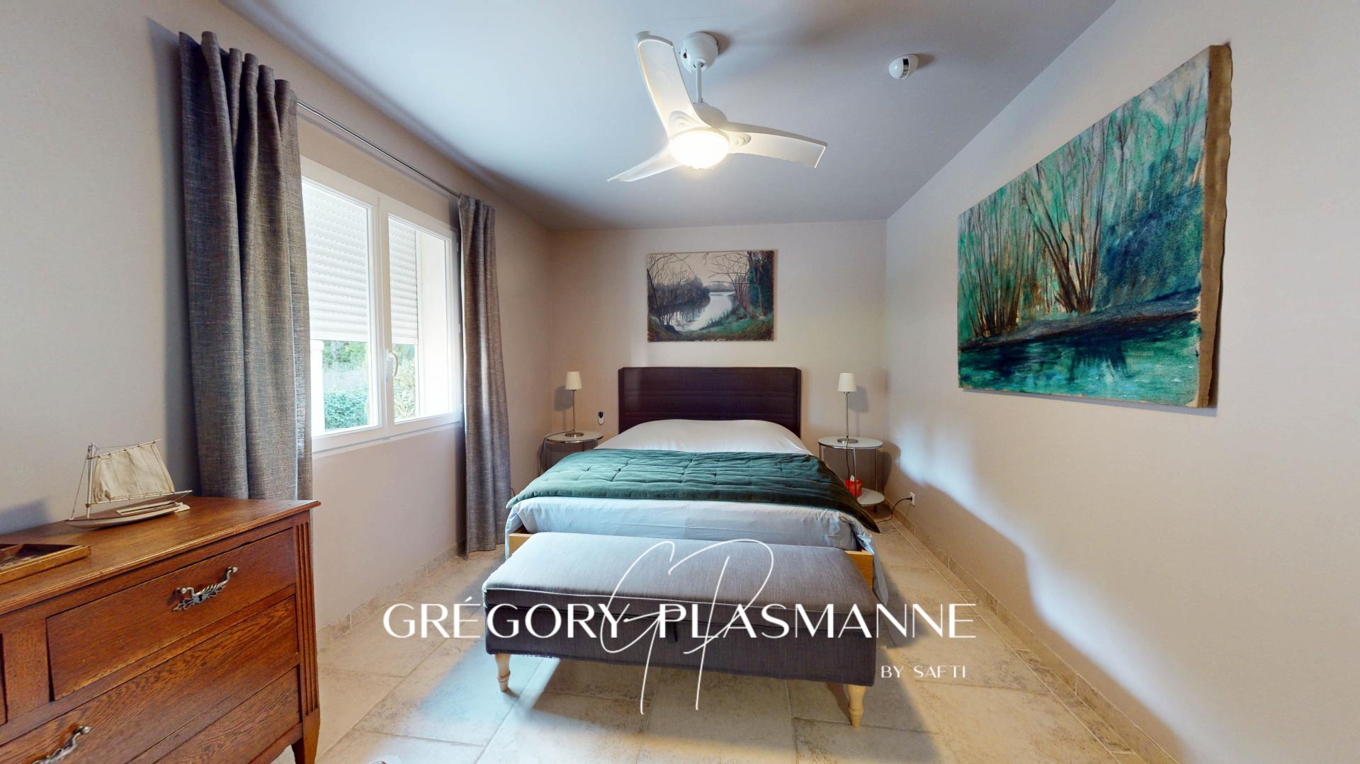 Photo 7 of the listing.