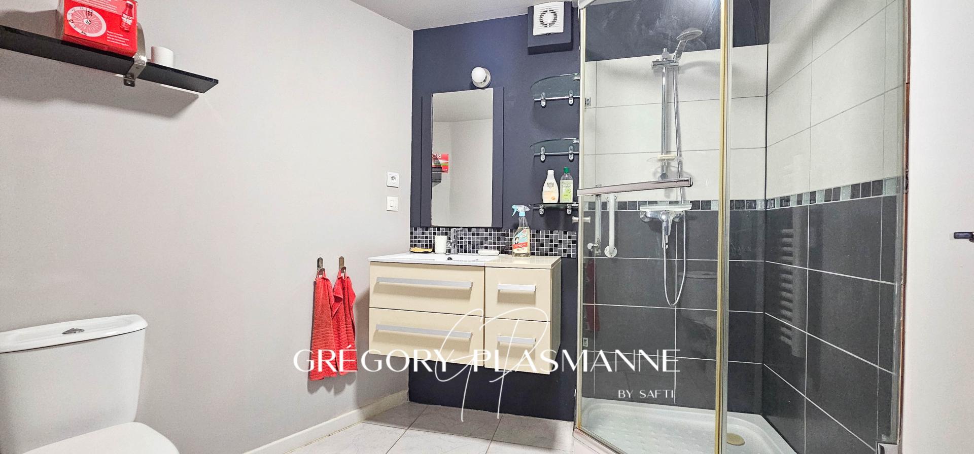 Photo 13 of the listing.