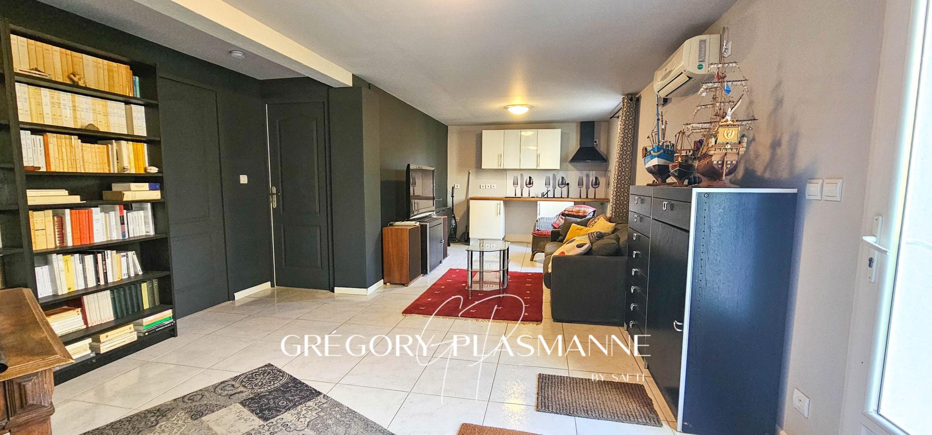 Photo 11 of the listing.