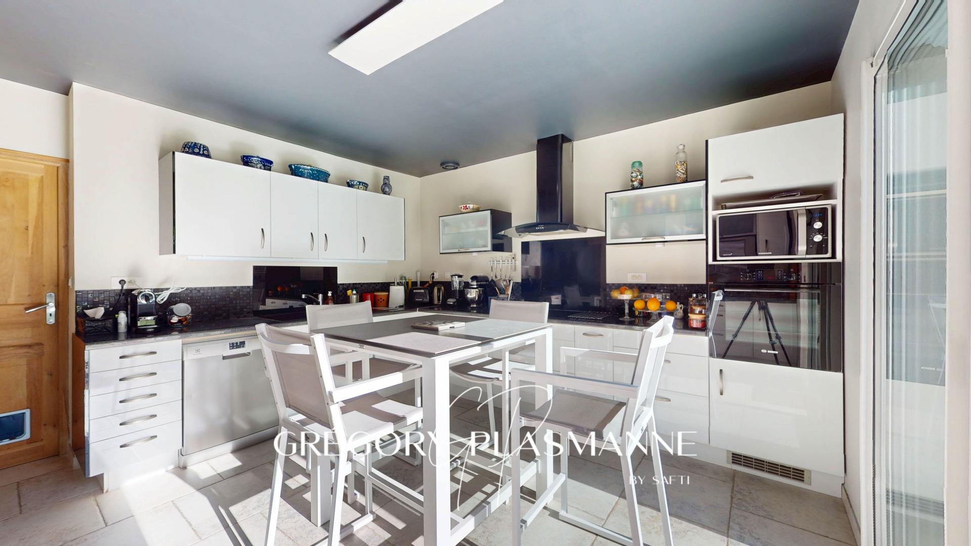 Photo 16 of the listing.