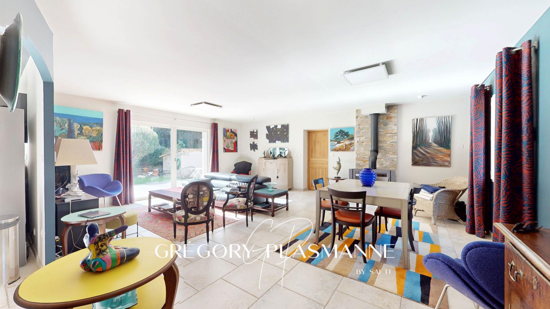 Photo 3 of the listing.