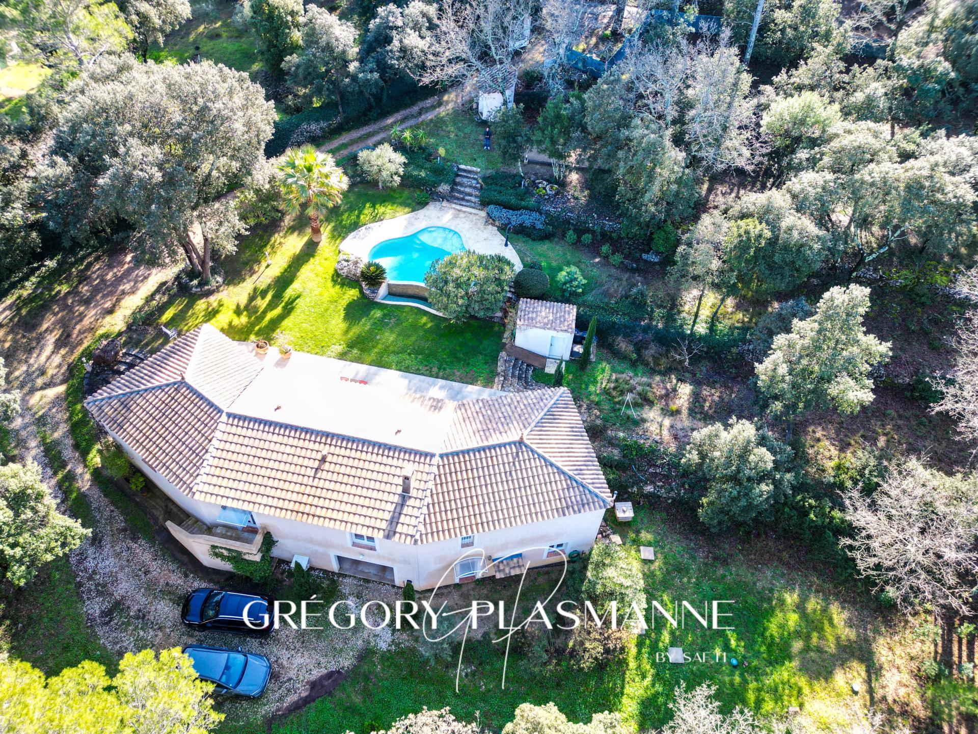 Photo 2 of the listing.