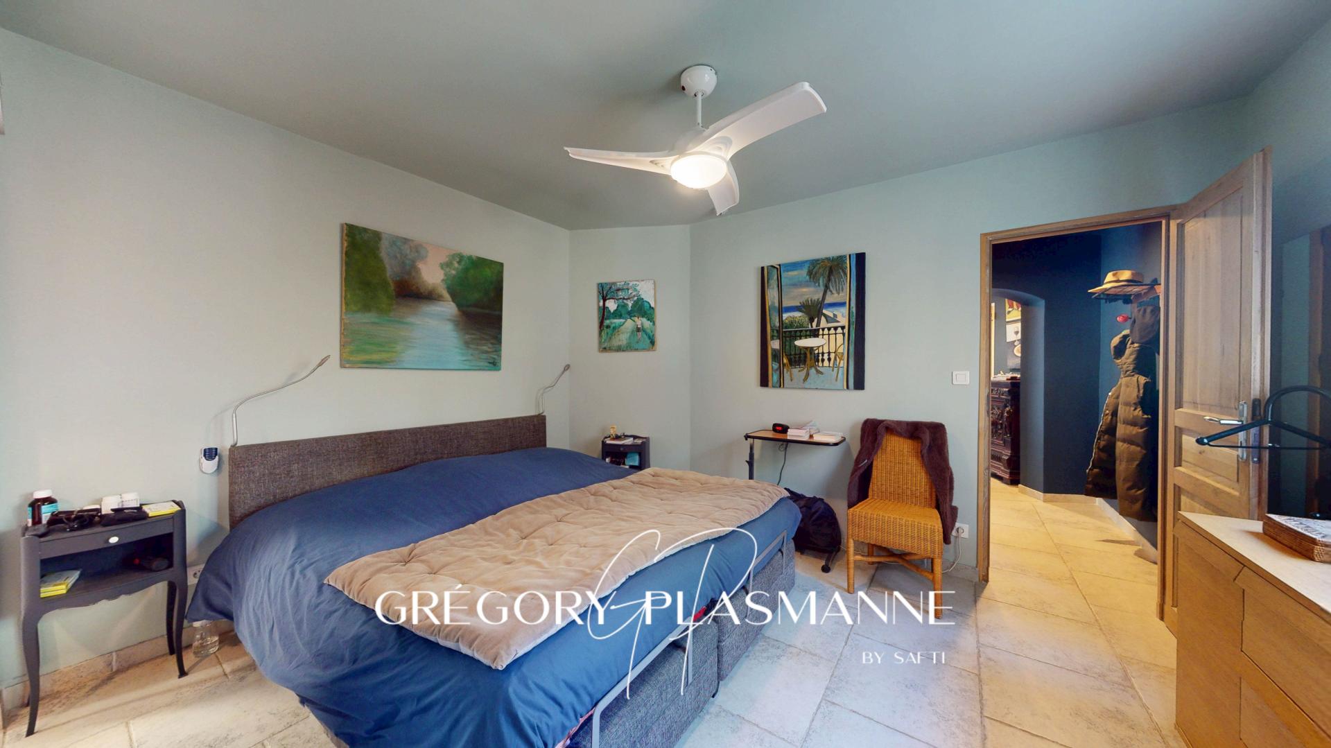 Photo 5 of the listing.