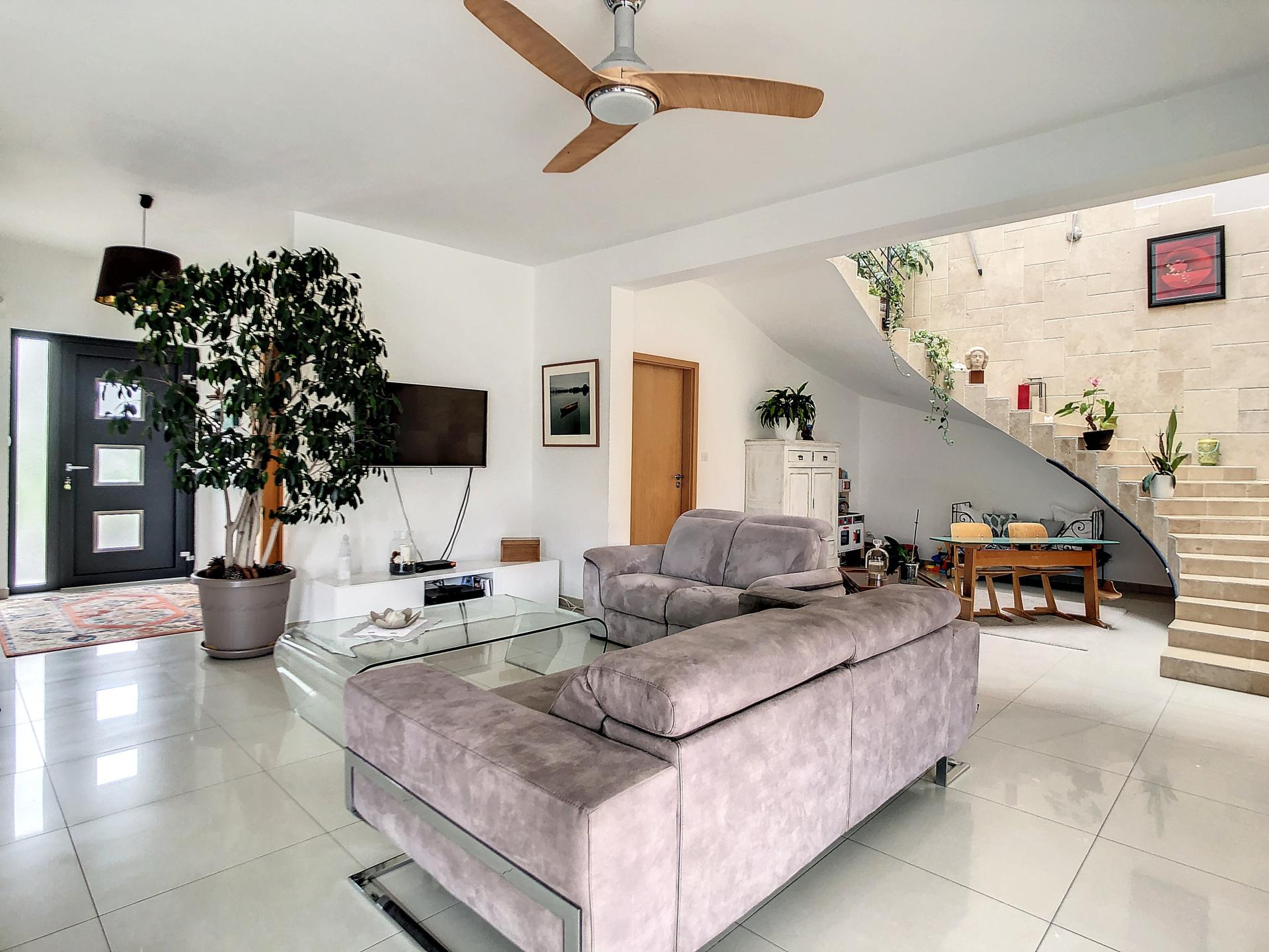 Photo 9 of the listing.