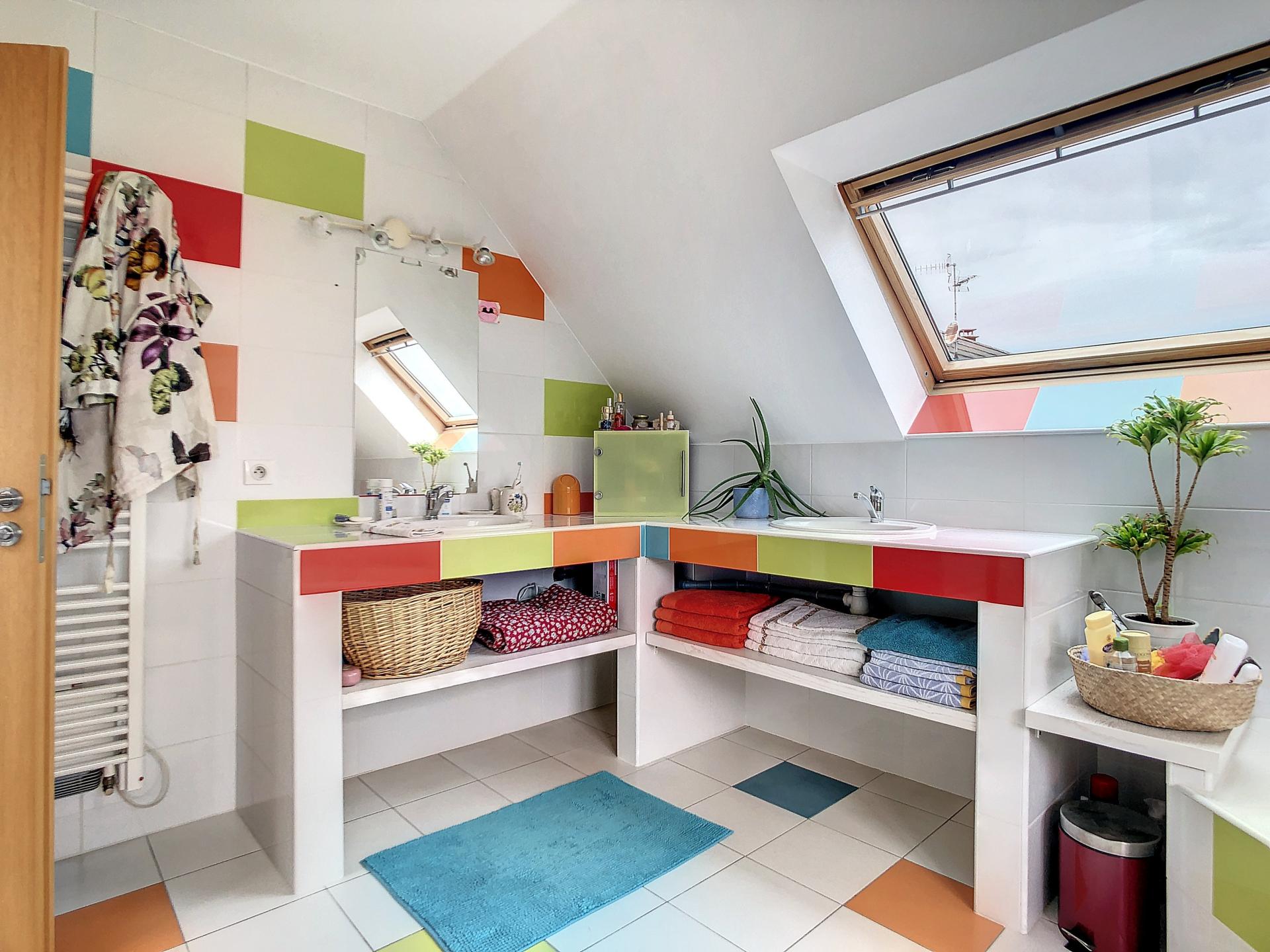 Photo 19 of the listing.