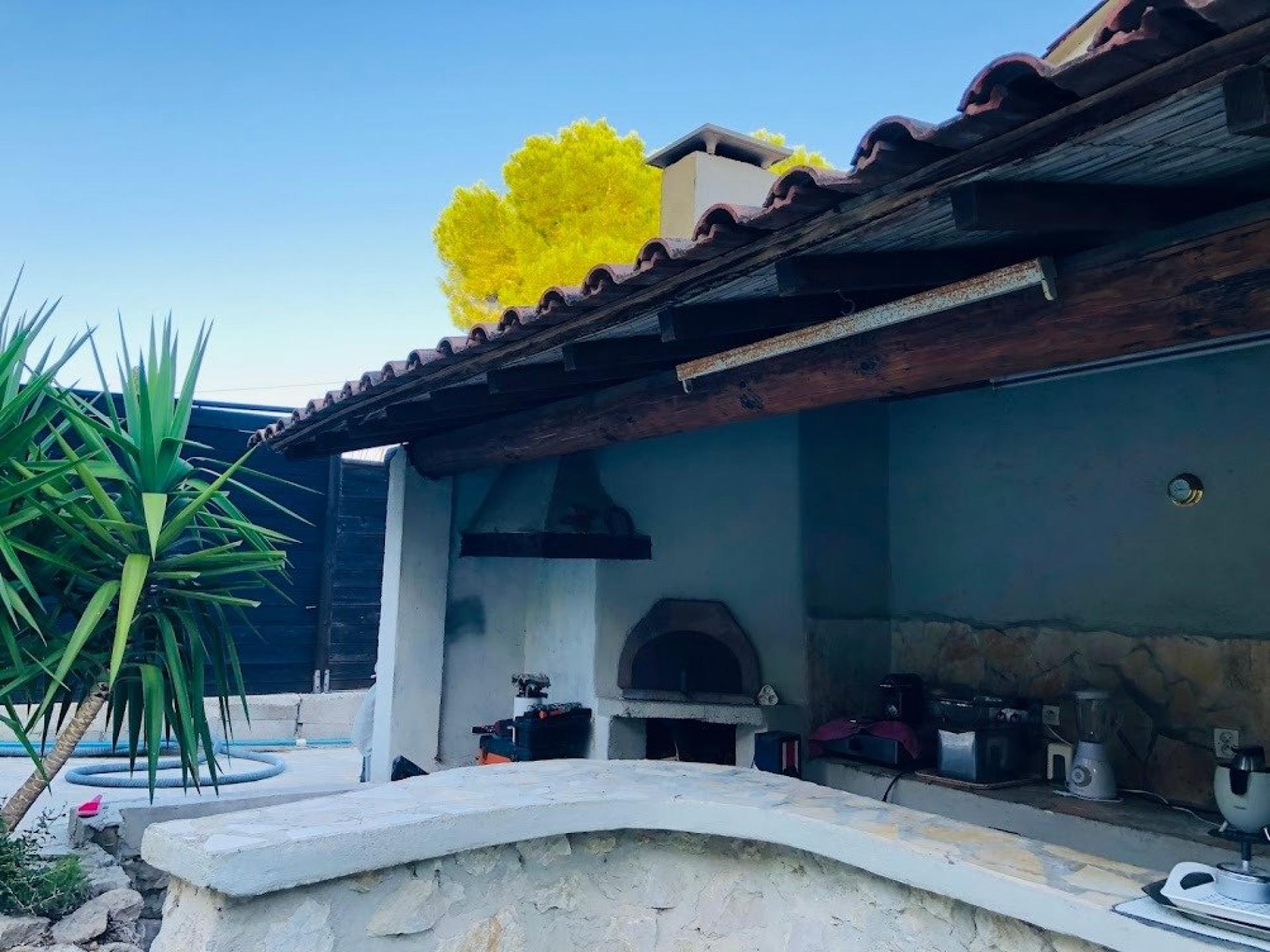 Photo 6 of the listing.