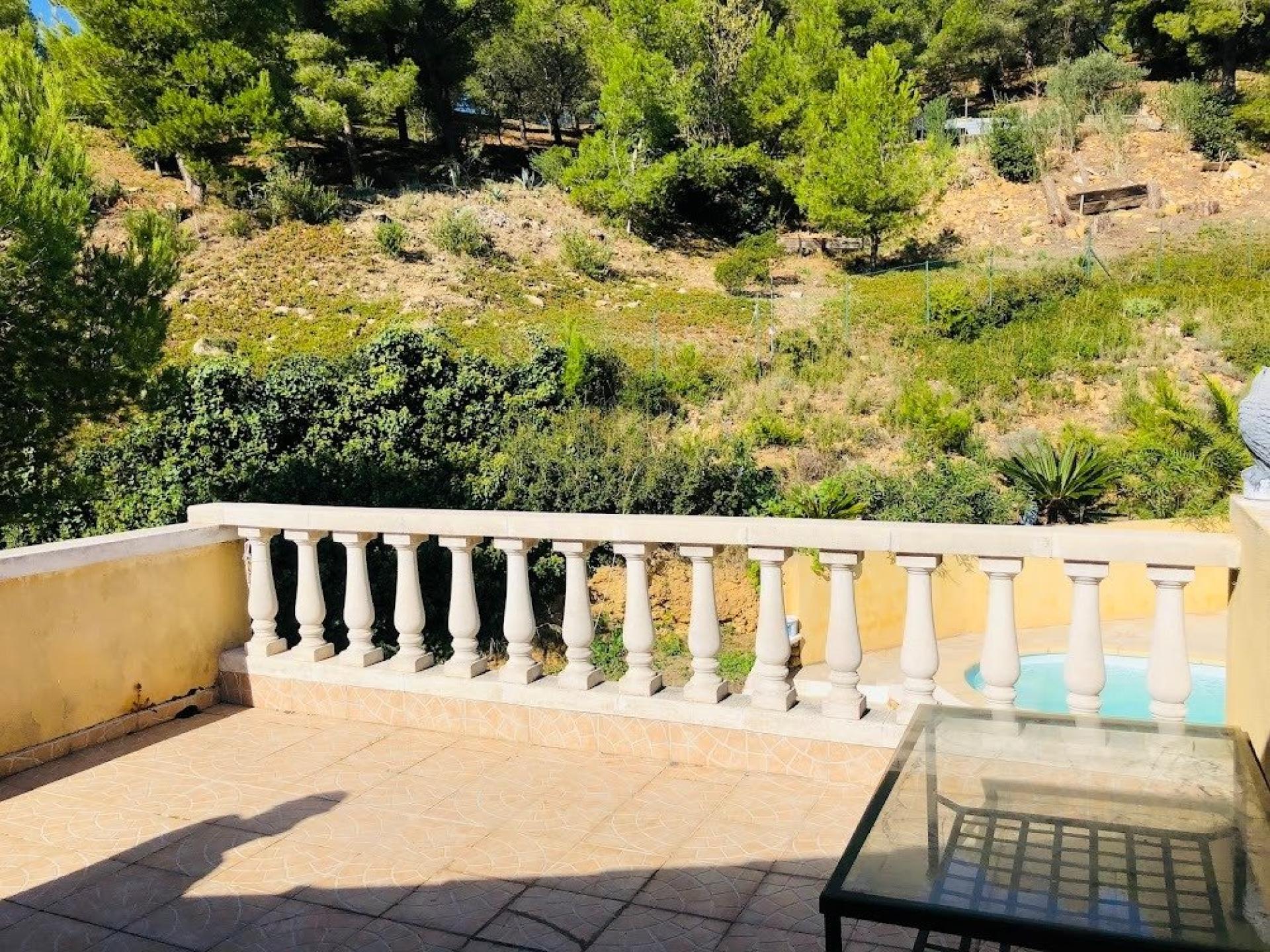 Photo 5 of the listing.