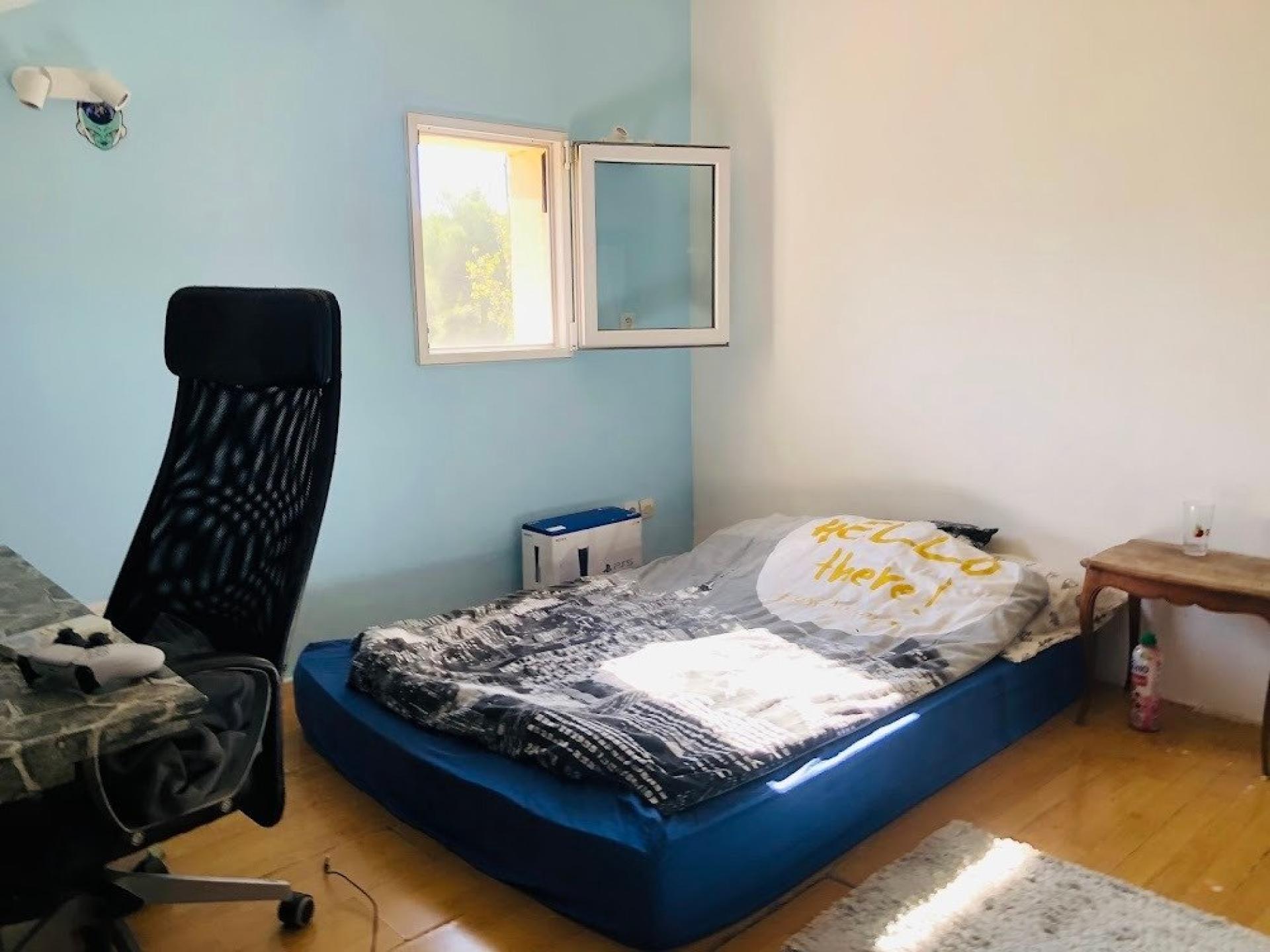 Photo 13 of the listing.